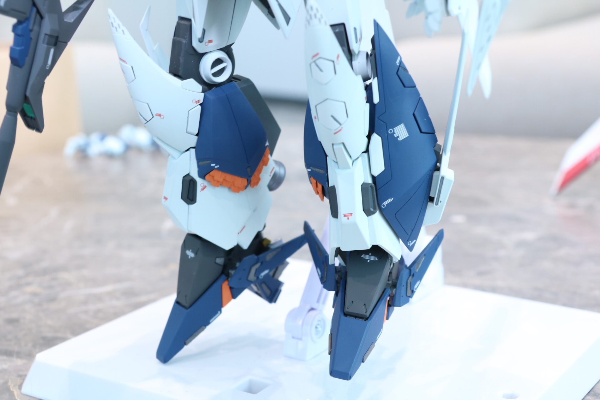 手首パーツも細かく色分け