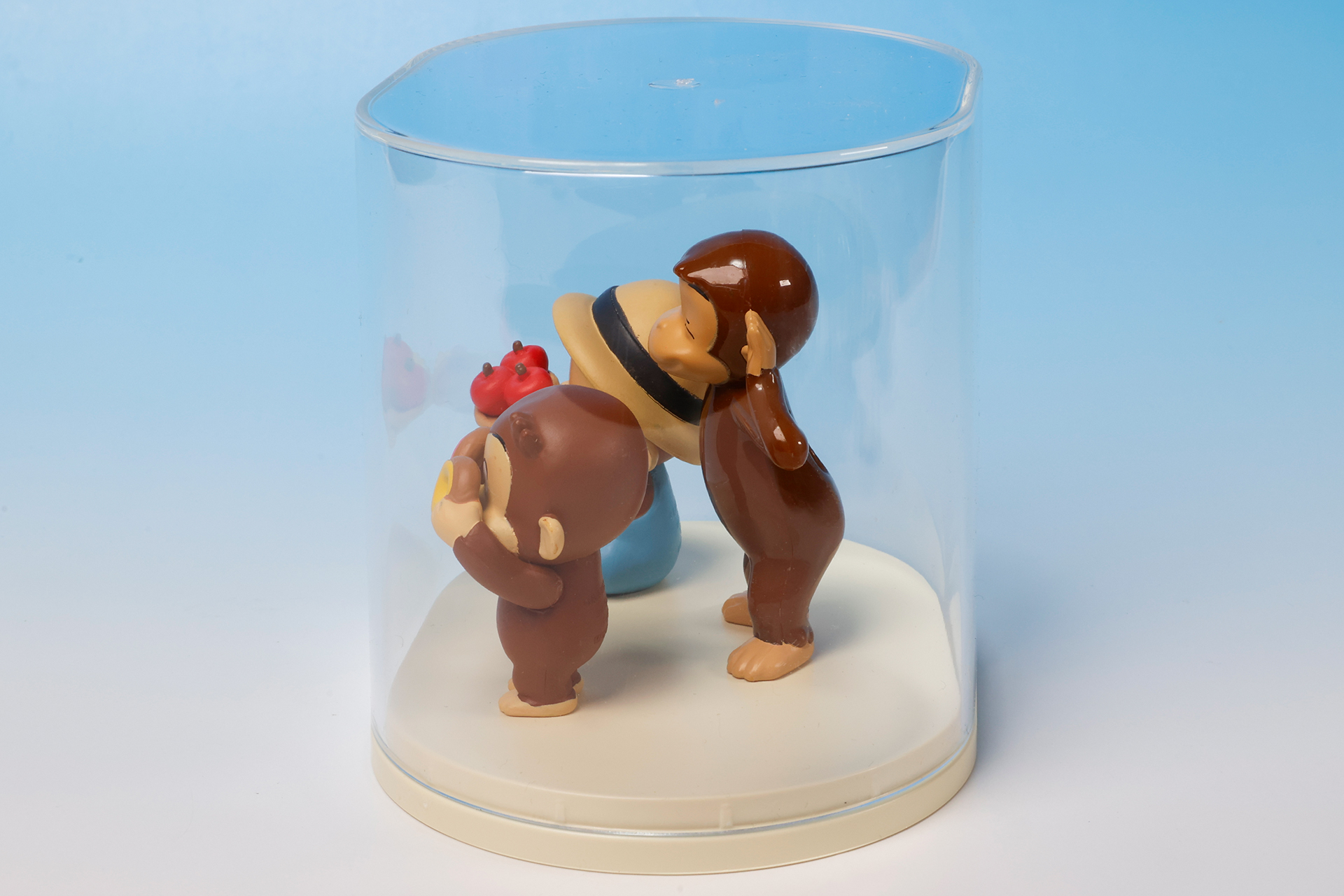 大まかな目安としては、高さ8cmぐらいまでのものが入ると思っておけばOKだ