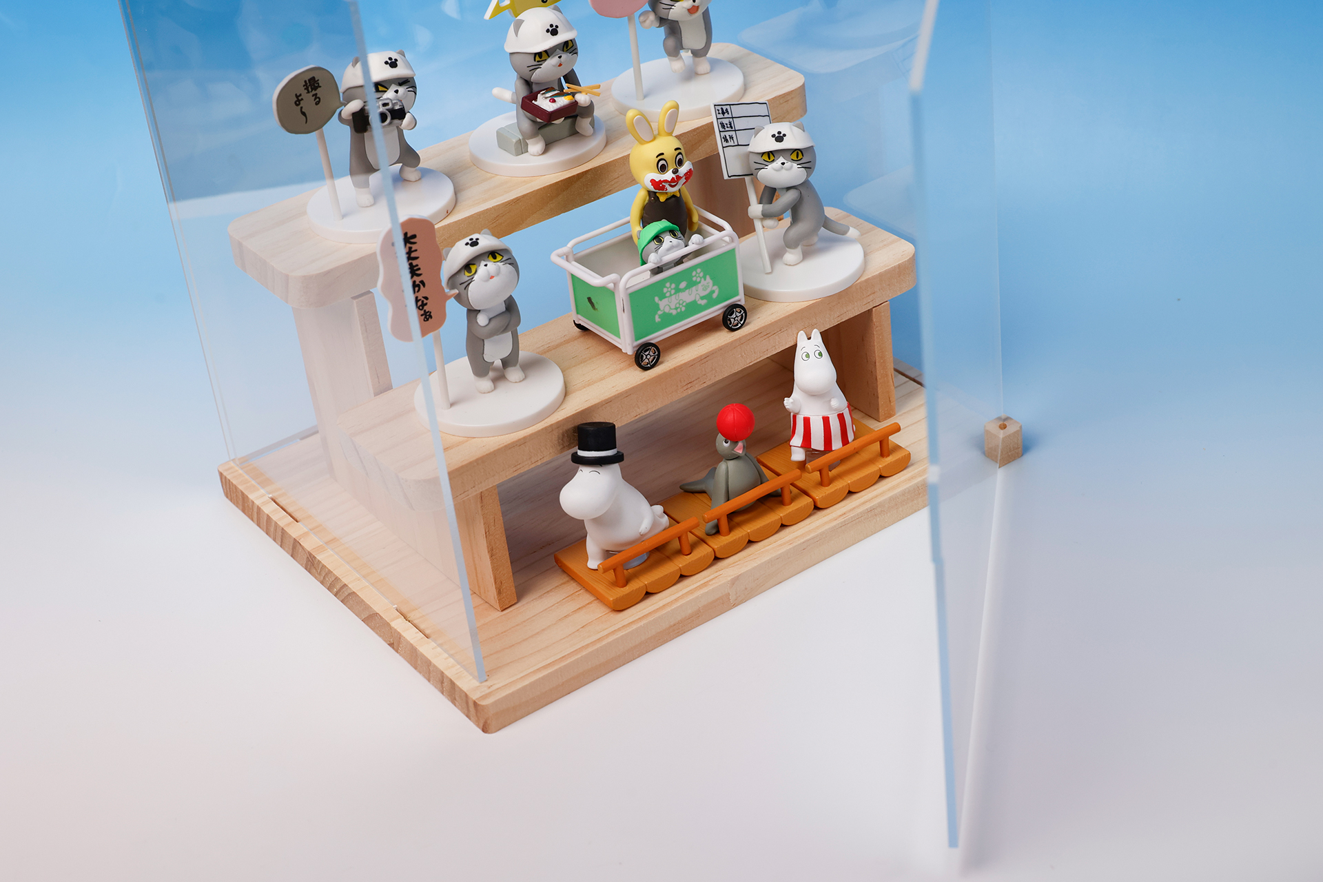 ケースの扉は開閉可能だ