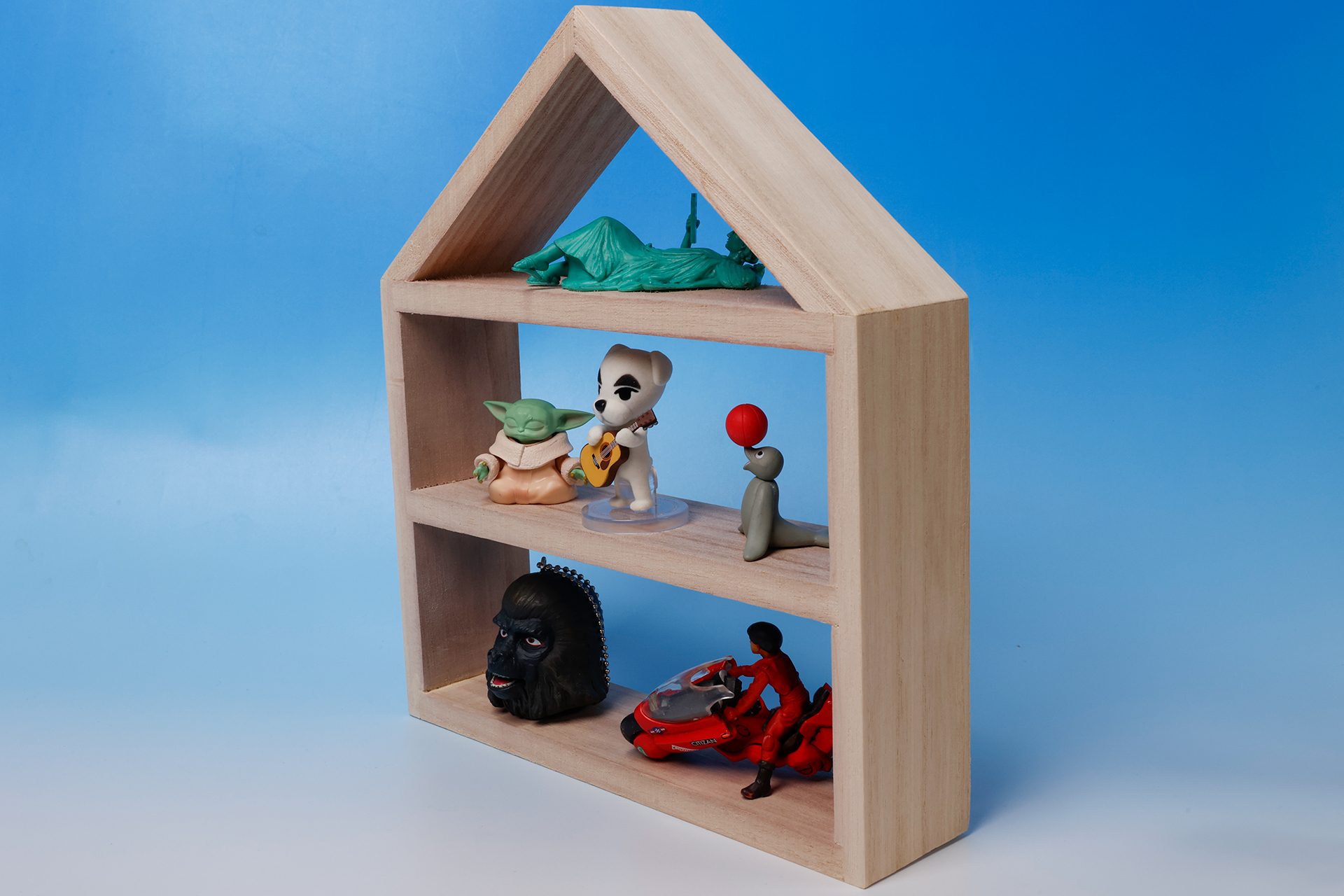 比較的小ぶりなカプセルトイや食玩のおもちゃなどを飾っておくことができる