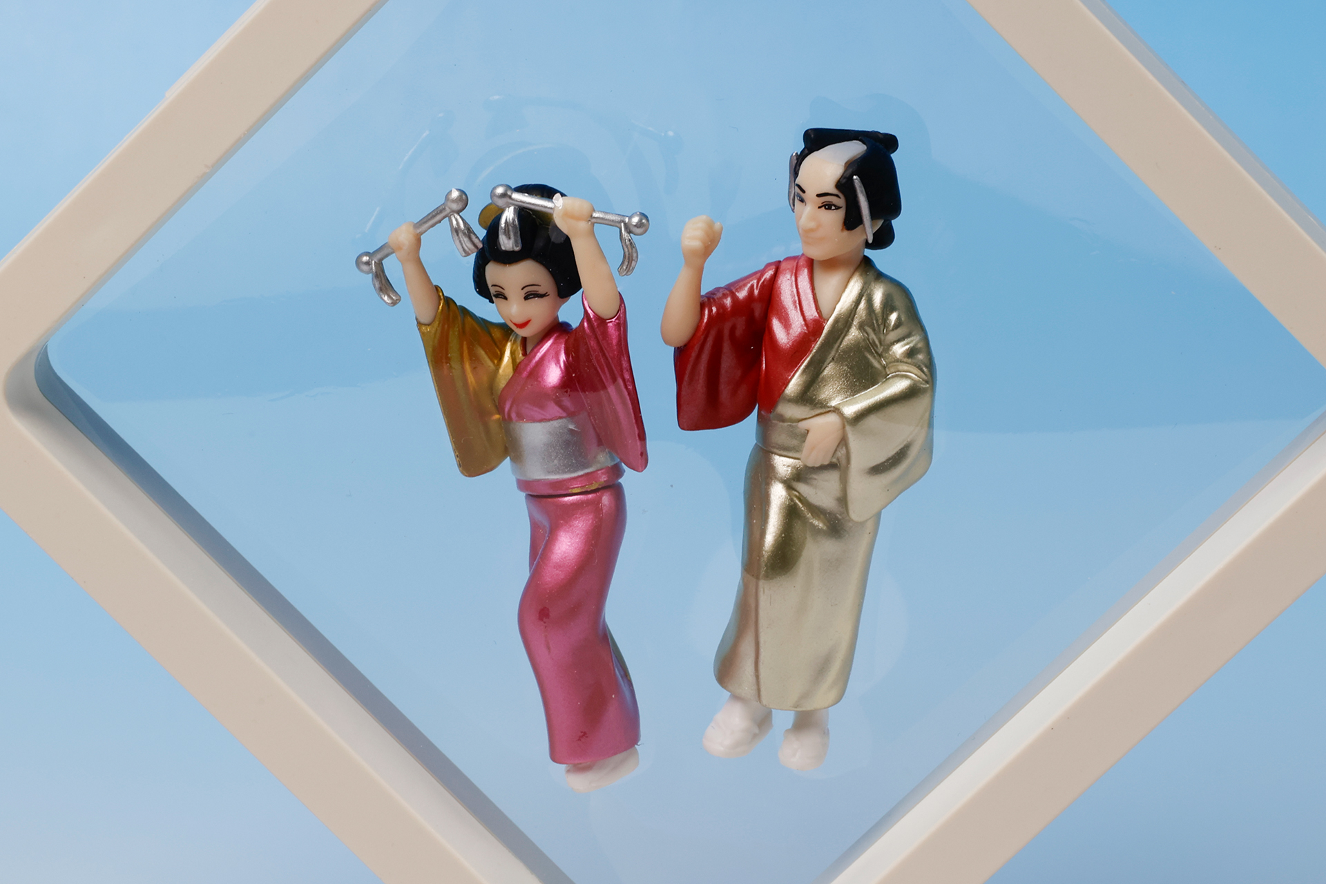 自立させるのが難しかった「マツケンのどこでもサンバ」も簡単に飾ることができた