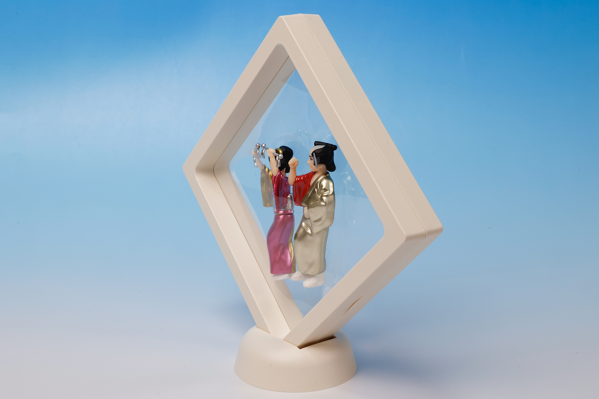 カプセルトイを入れて、土台に取り付けたところ