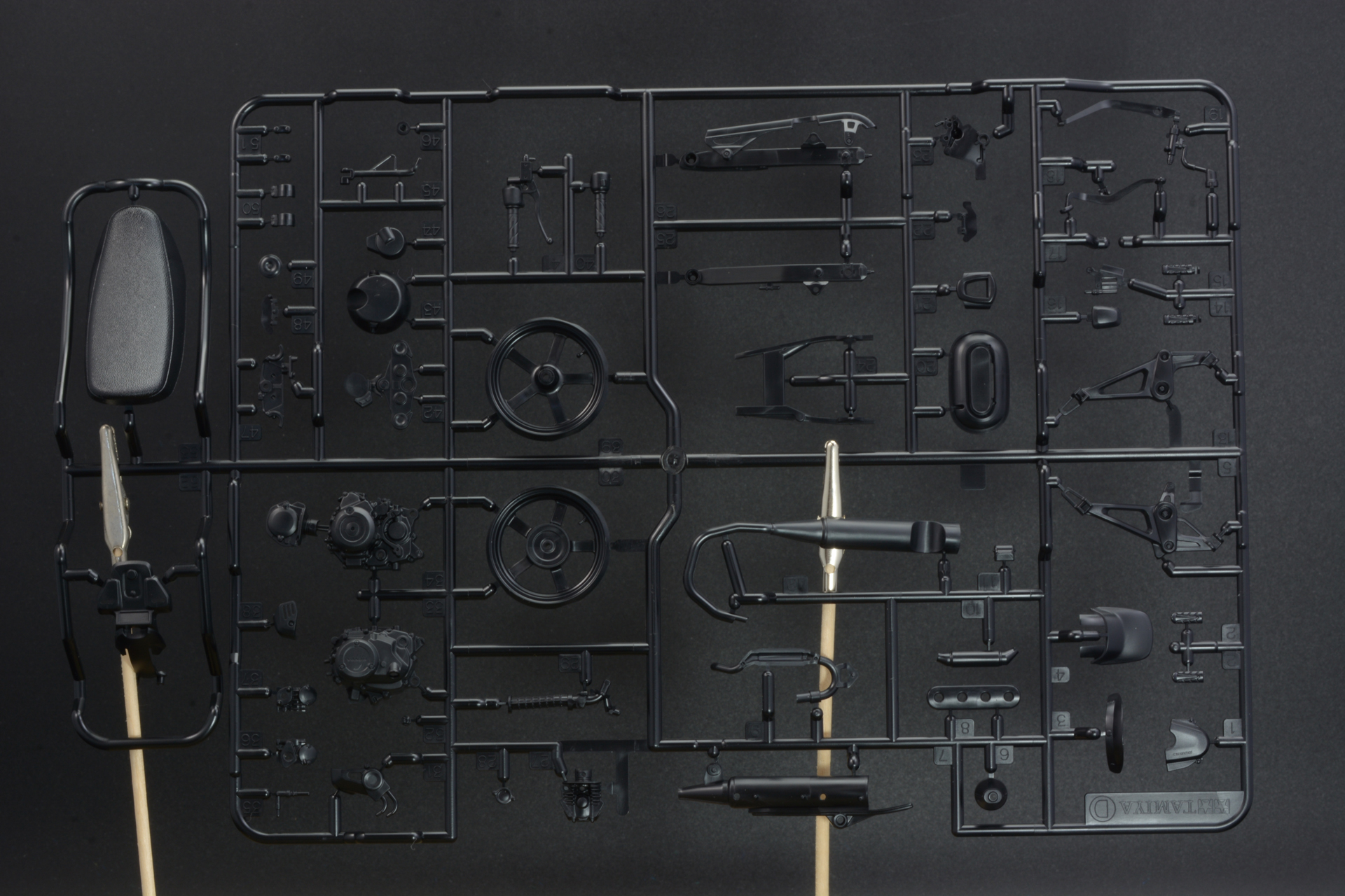 ホイールやメカ部分のDパーツ