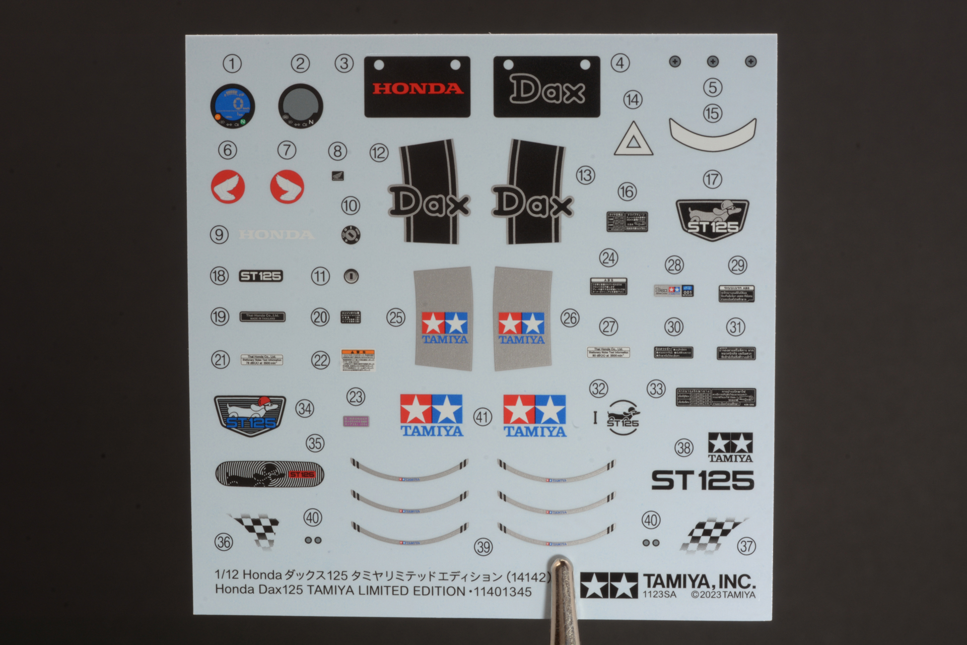 タミヤリミテッドエディションと、通常版を表現できるデカール