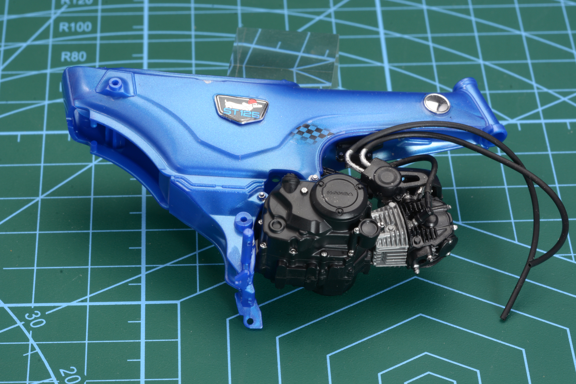 エンジンを取り付ける