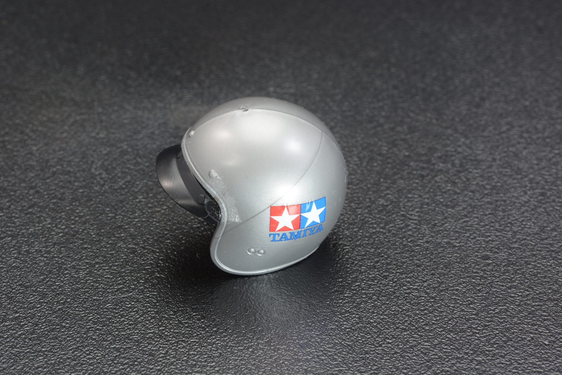 ヘルメットにもツインスターが輝く