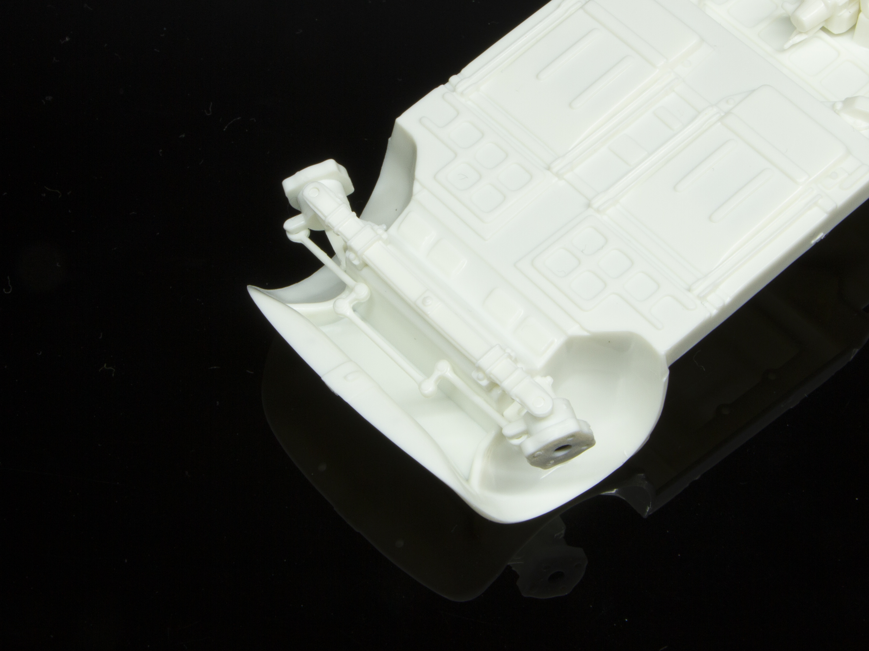 タイヤは前後輪で形状が微妙に異なる