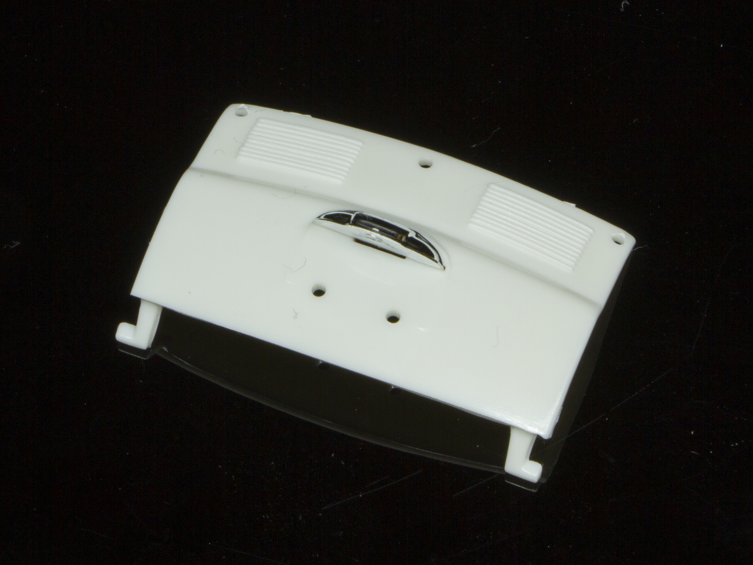 背面エンジンフードの組み立て