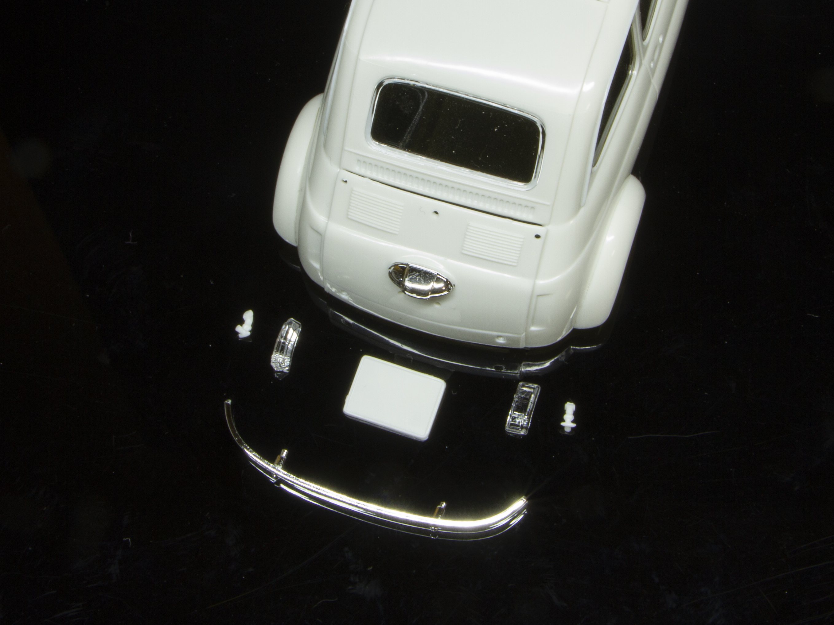 リアバンパー、テールランプの組み立て