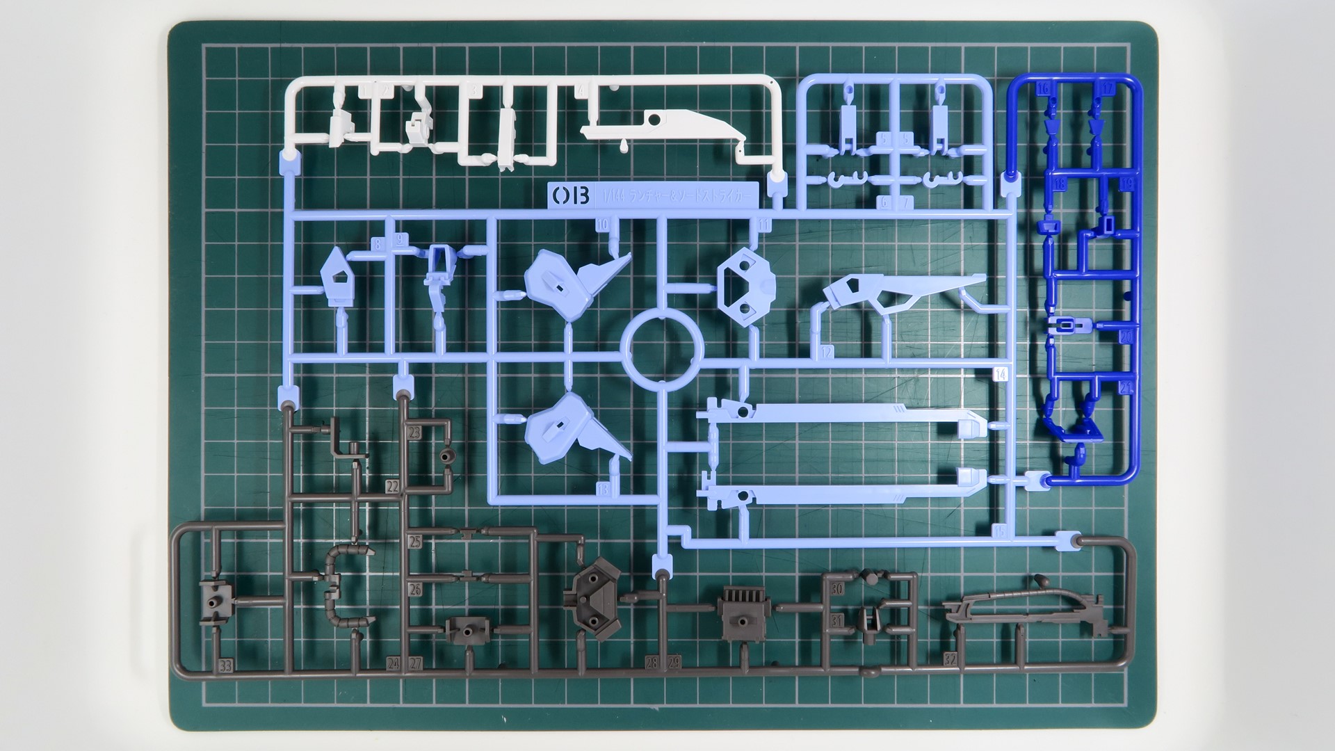 OBがソードストライカーのパーツとジョイントパーツ