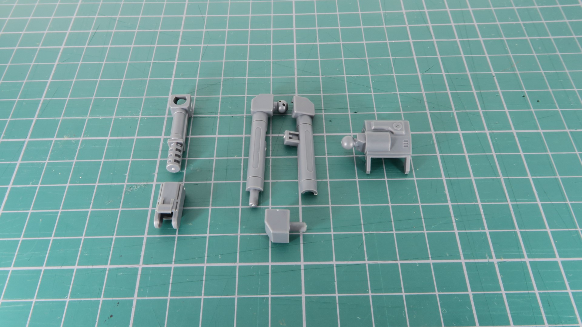 バックパックと接続部分はシンプルなつくりながらも、接合部にボールジョイントなどが使用されており、かなり柔軟に可動するようになっている