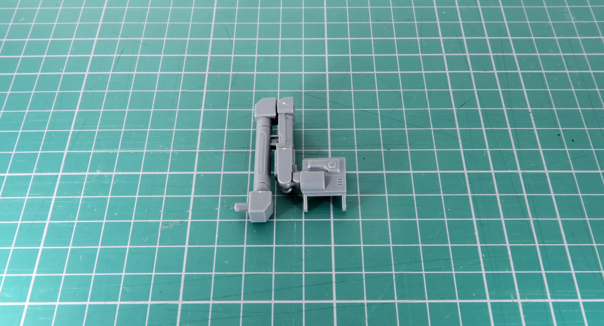 バックパックと接続部分はシンプルなつくりながらも、接合部にボールジョイントなどが使用されており、かなり柔軟に可動するようになっている