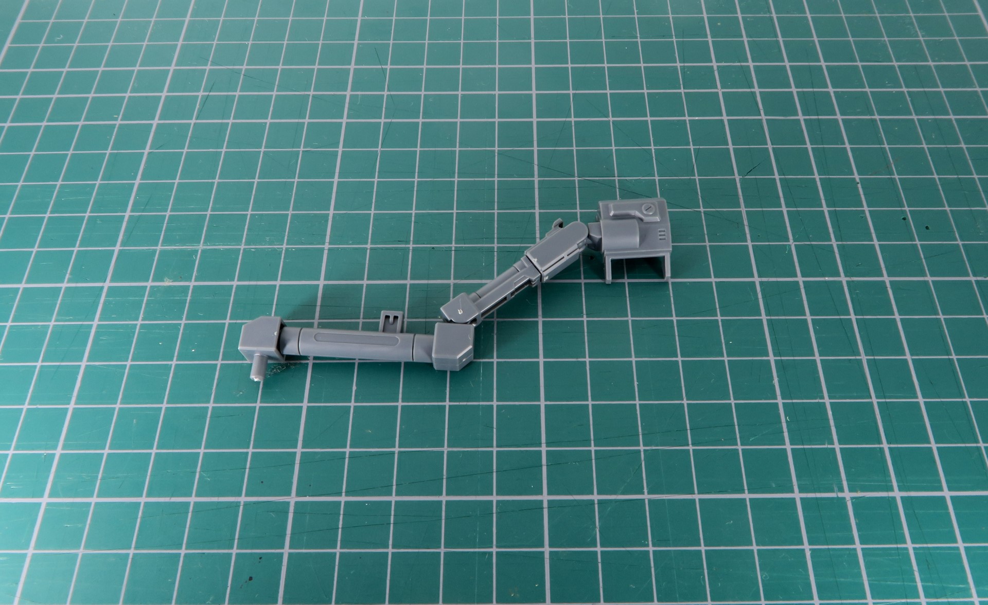 「アグニ」自体が大きいため装着するとそんなに動かせないが、接続部自体はかなり動かすことができる