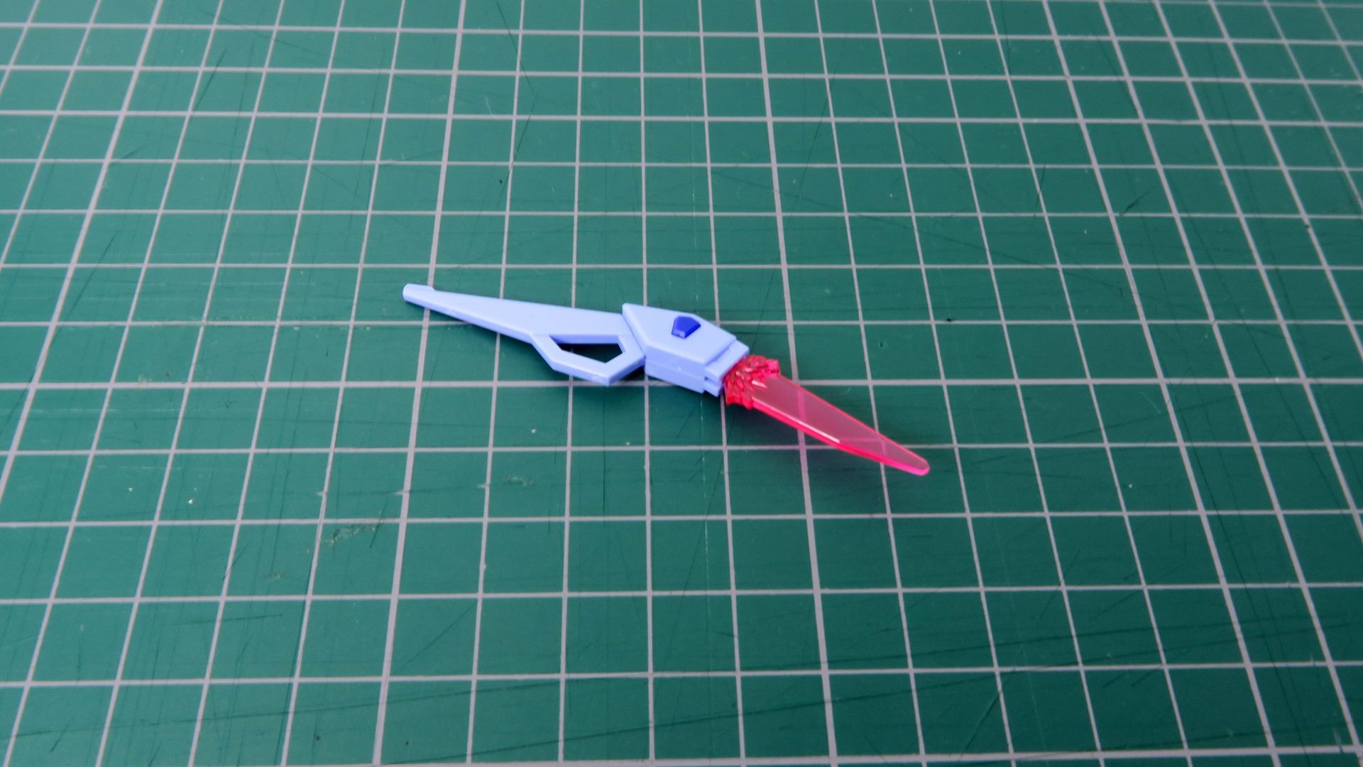 付属のエフェクトパーツを取り付けることで、ビーム展開状態にもできる