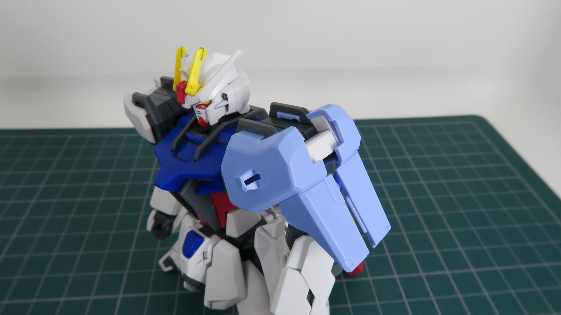 ランチャーストライカー同様にこのパーツもストライクガンダムの肩にはめ込むようにして取り付ける