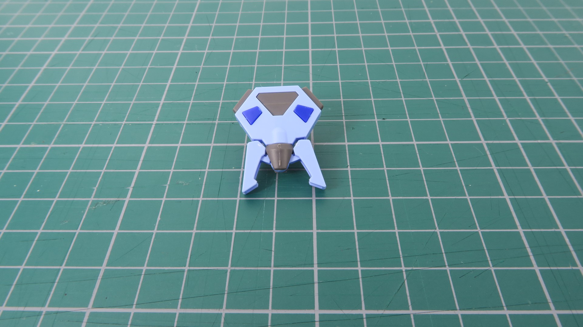 先端のクロー部分は可動するので、閉じたり開いたりすることができる