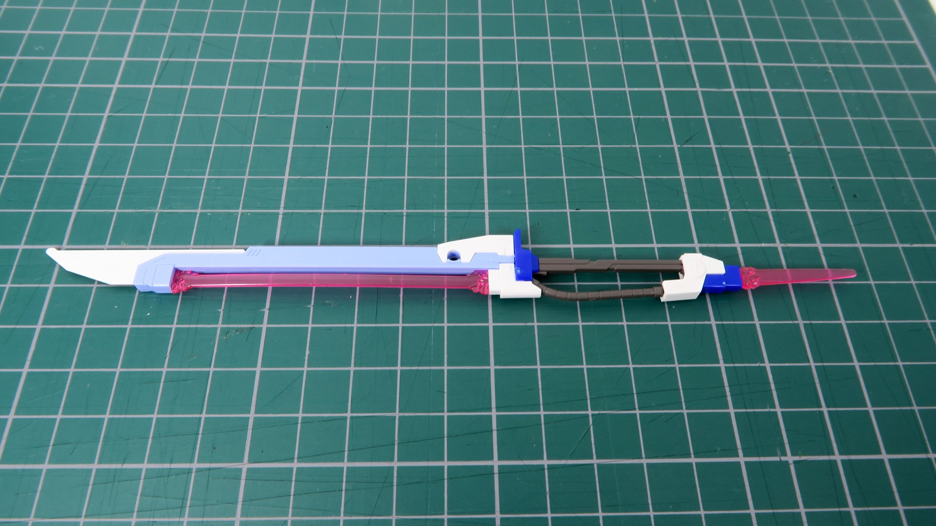 ビーム部分はクリアパーツで再現されており、いい感じだ