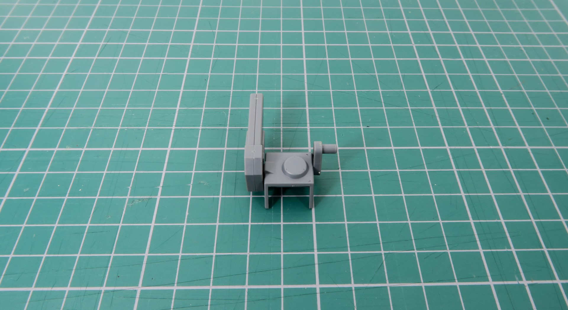 バックパックはシンプルなつくりになっており、右側に「シュベルトゲベール」を取り付けられるようになっている