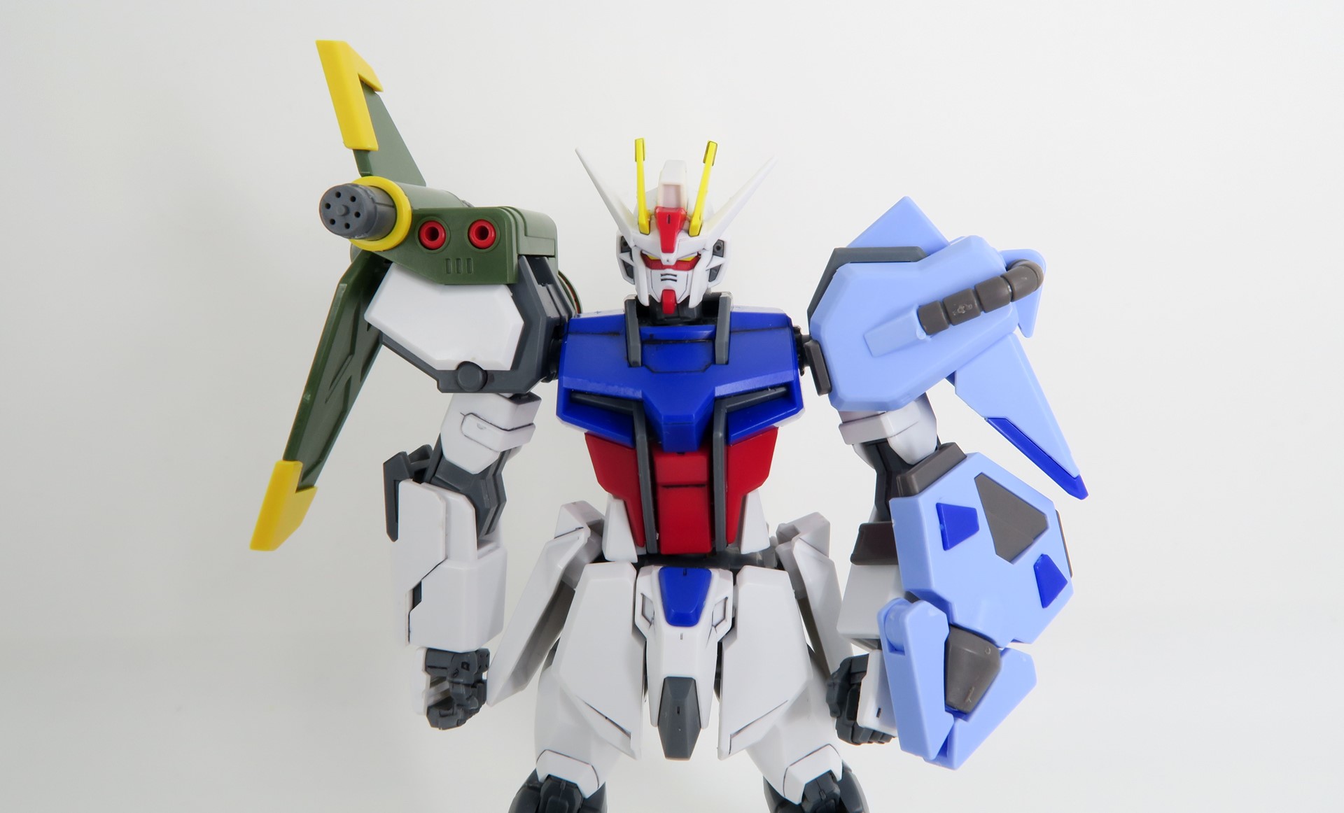 ランチャーストライカーとソードストライカーの肩パーツを左右の肩に装着