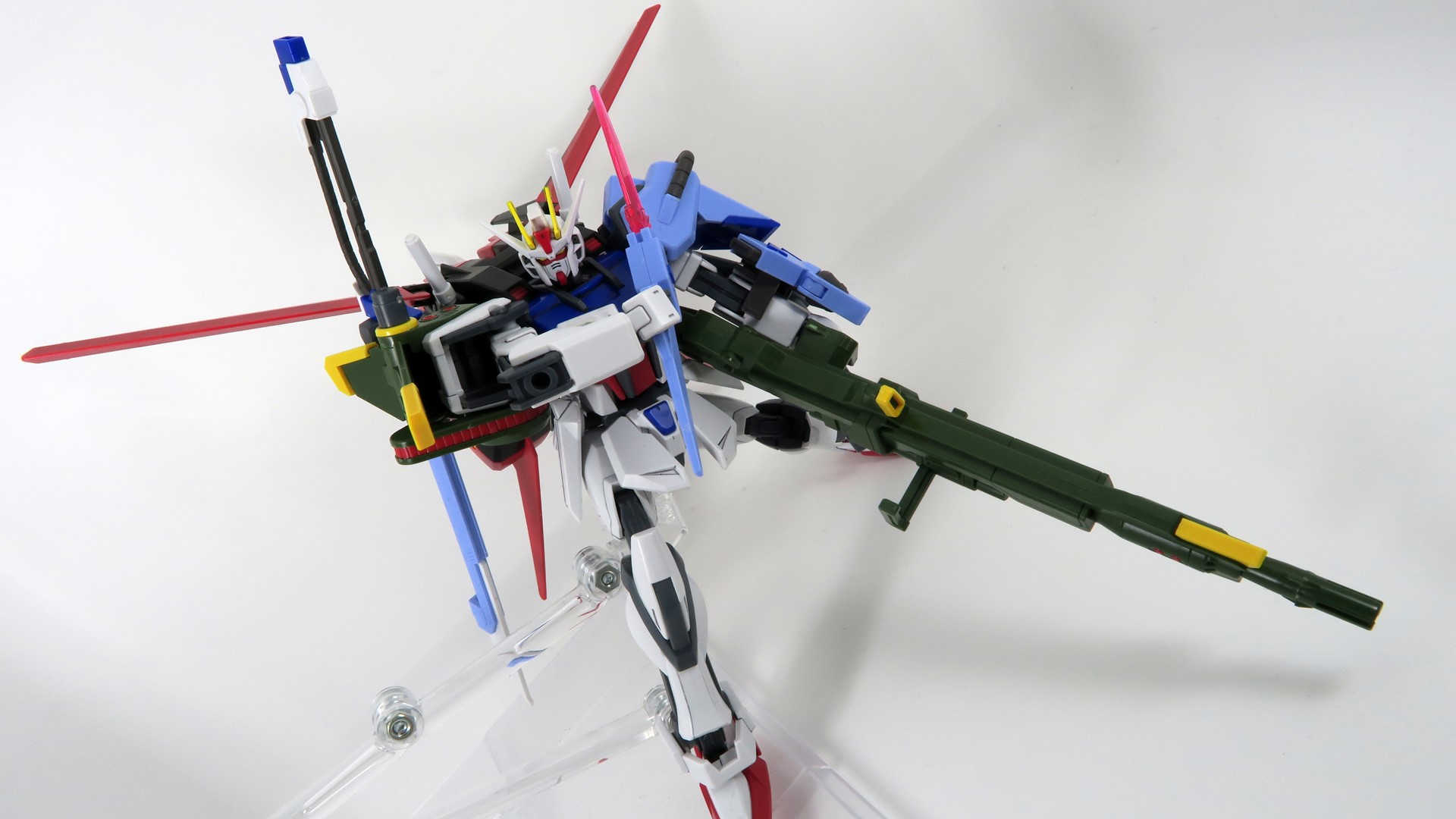 「オプションパーツセット ガンプラ 01（エールストライカー）」に付属のバズーカを装備