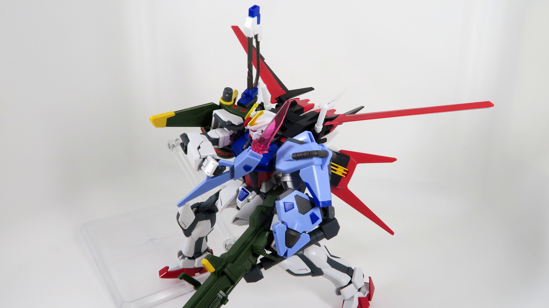 「オプションパーツセット ガンプラ 01（エールストライカー）」に付属のバズーカを装備