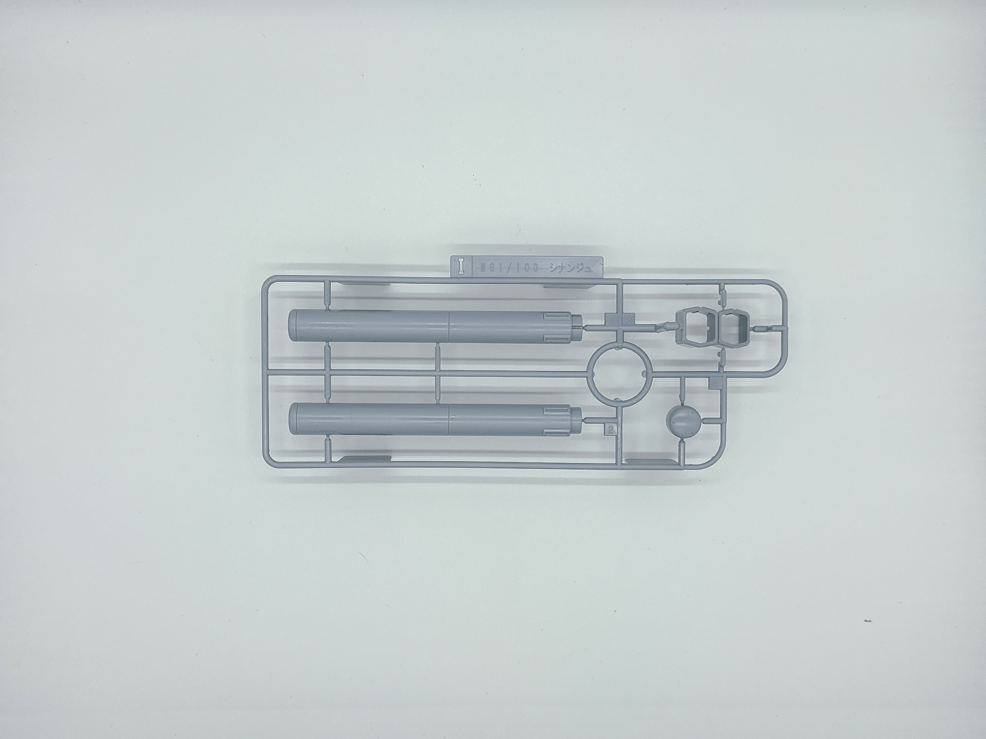 「MG 1/100 シナンジュ・スタイン (ナラティブVer.) Ver.Ka」を構成するパーツ。一部ランナーは同一のものが複数同封されています。