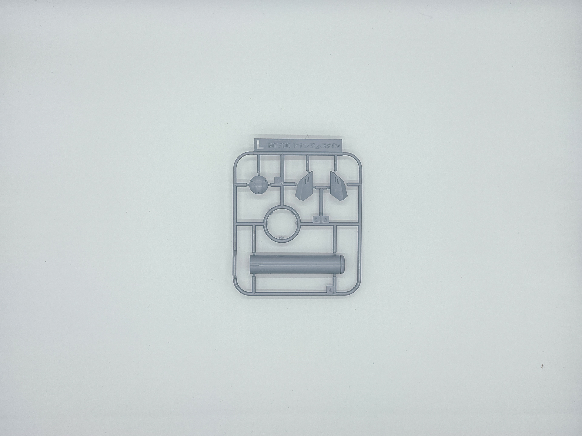 「MG 1/100 シナンジュ・スタイン (ナラティブVer.) Ver.Ka」を構成するパーツ。一部ランナーは同一のものが複数同封されています。