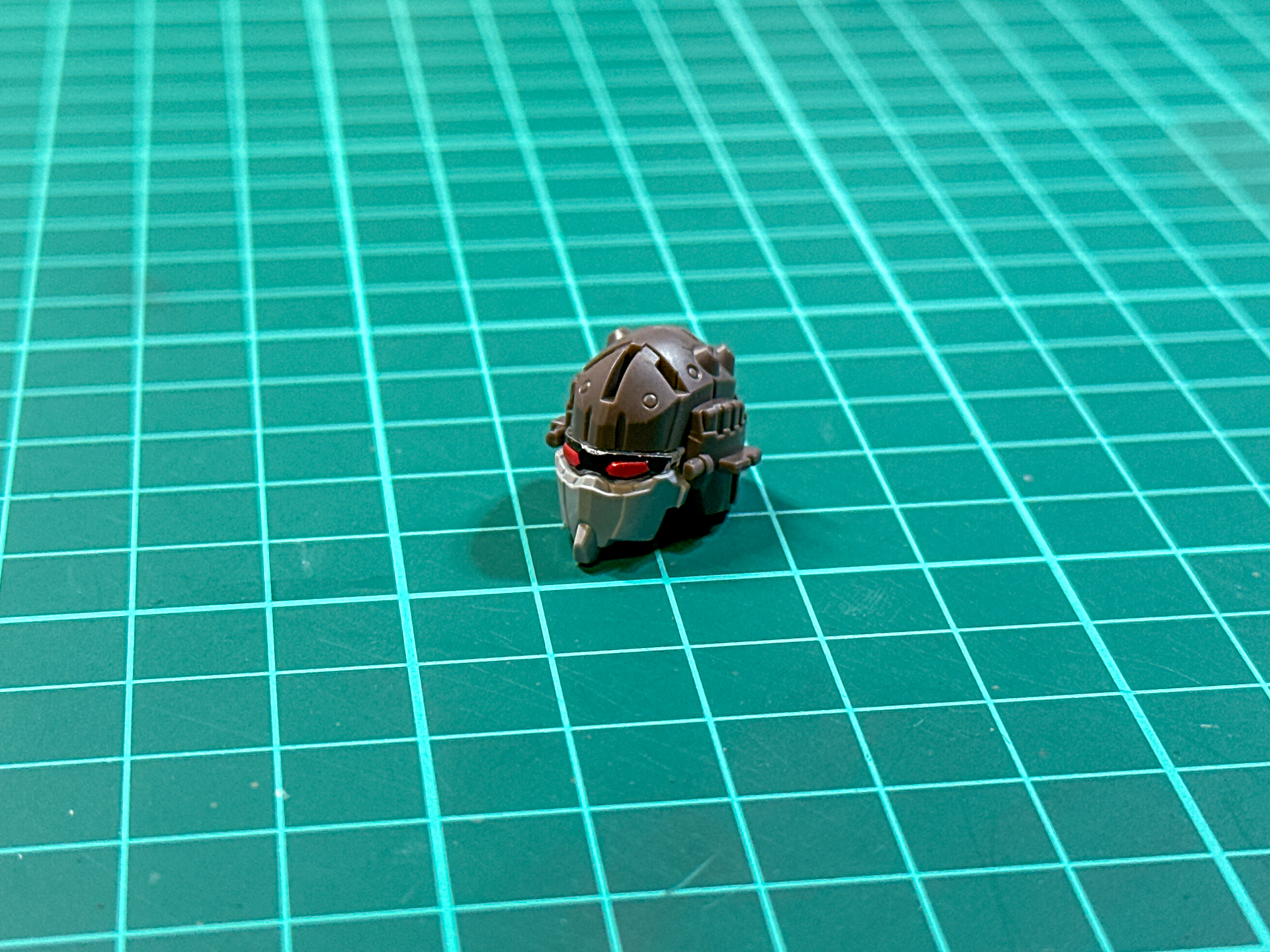 デュアルアイ部分はシールによる色分けとなっています。