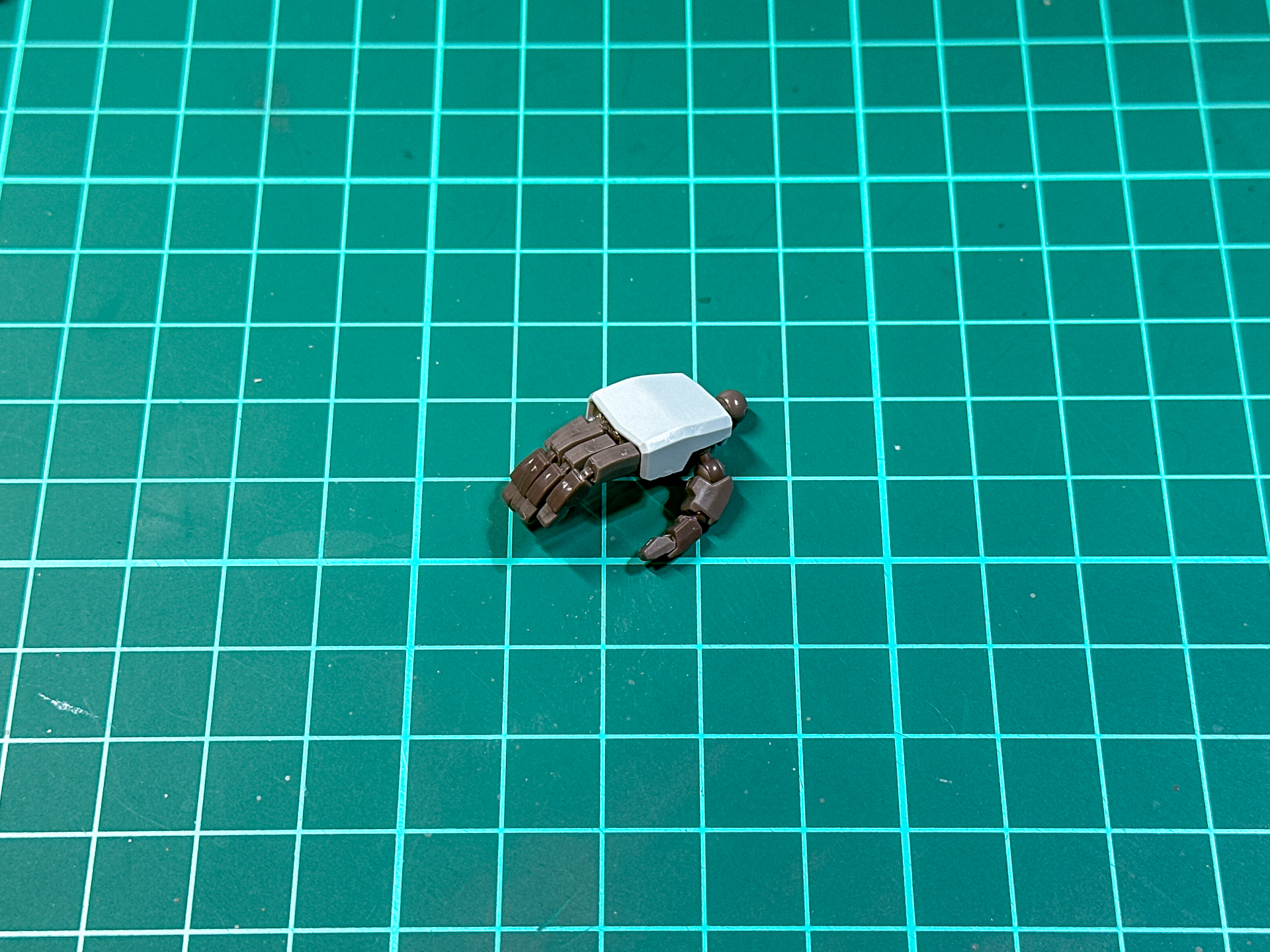 ハンドパーツのアップ。エモーションマニピュレーターSPの採用により、各指が自由に可動します。