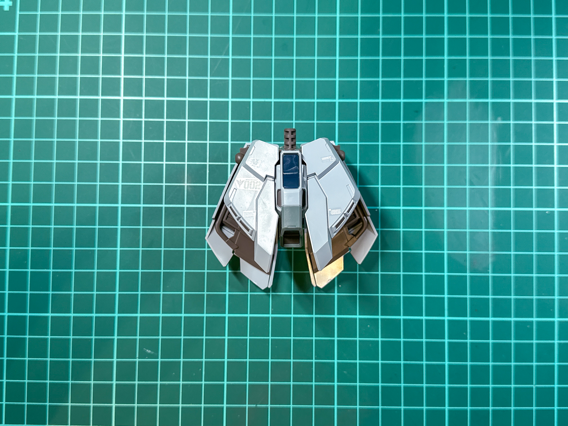 組み立てが完了した腰部パーツ。各部スカートアーマーはボールジョイントにて接続されます。