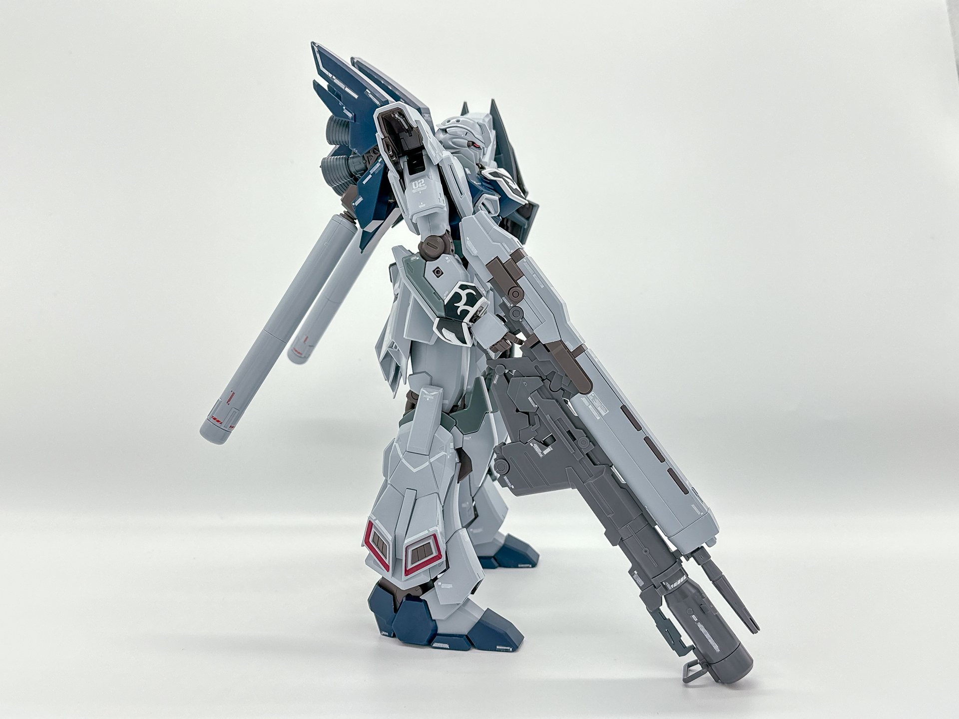 各種武装が大型で迫力のあるプロポーションとなっています。