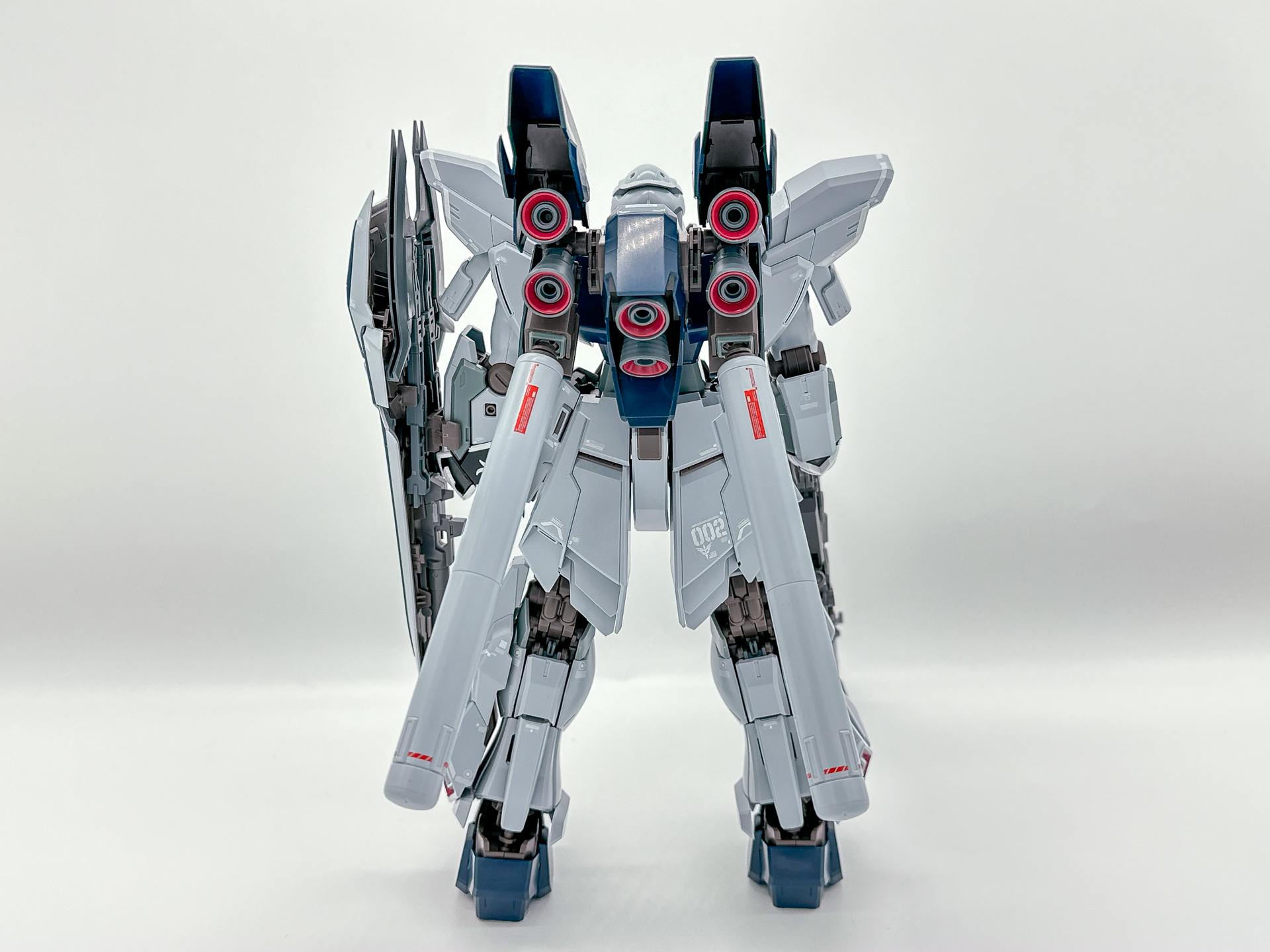 各種武装が大型で迫力のあるプロポーションとなっています。