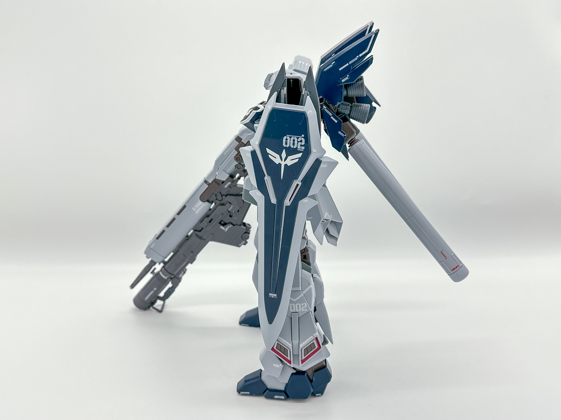 各種武装が大型で迫力のあるプロポーションとなっています。