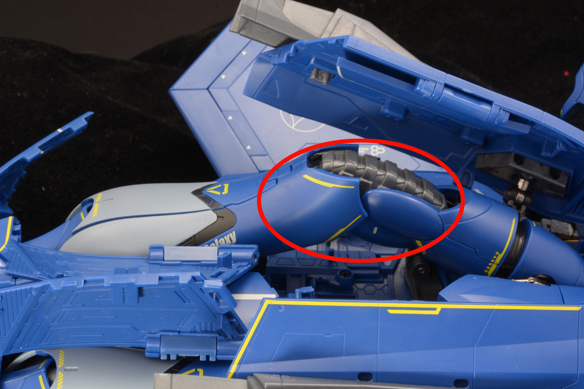 足の変形は膝を曲げ足を引き抜くところから始まる