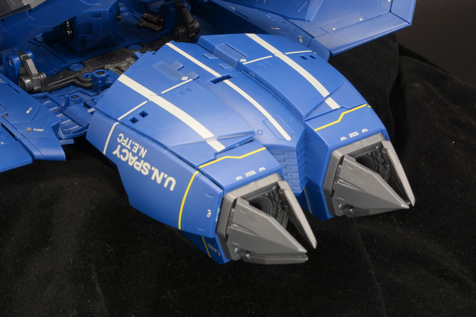 側面と底面の装甲を元に戻す。