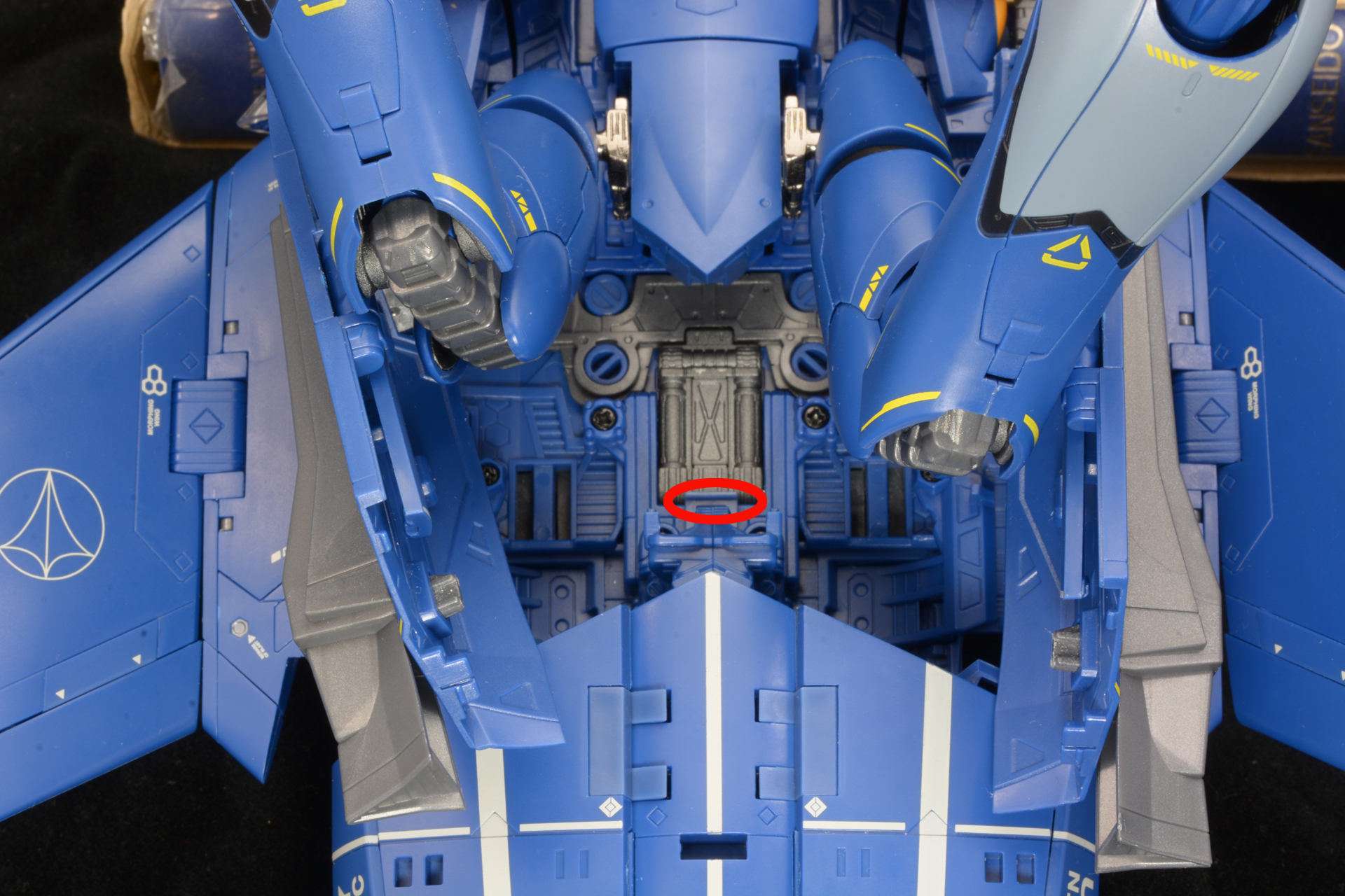 赤丸部分がストッパー。引き抜いて外す