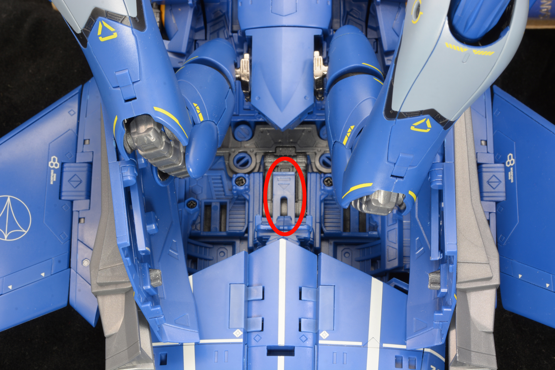 赤丸部分がストッパー。引き抜いて外す