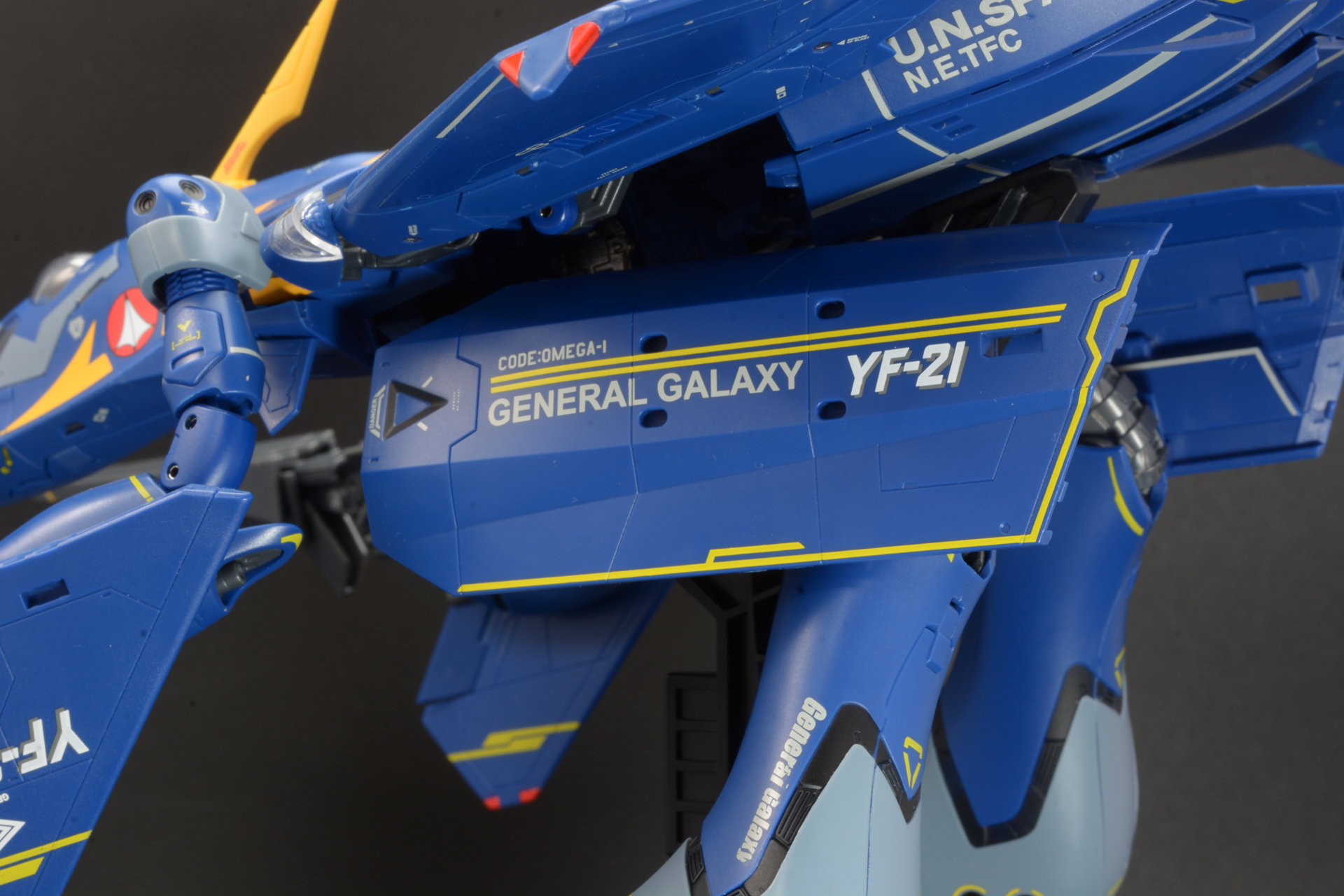 側面装甲は武器を装備できるプラットフォームになる