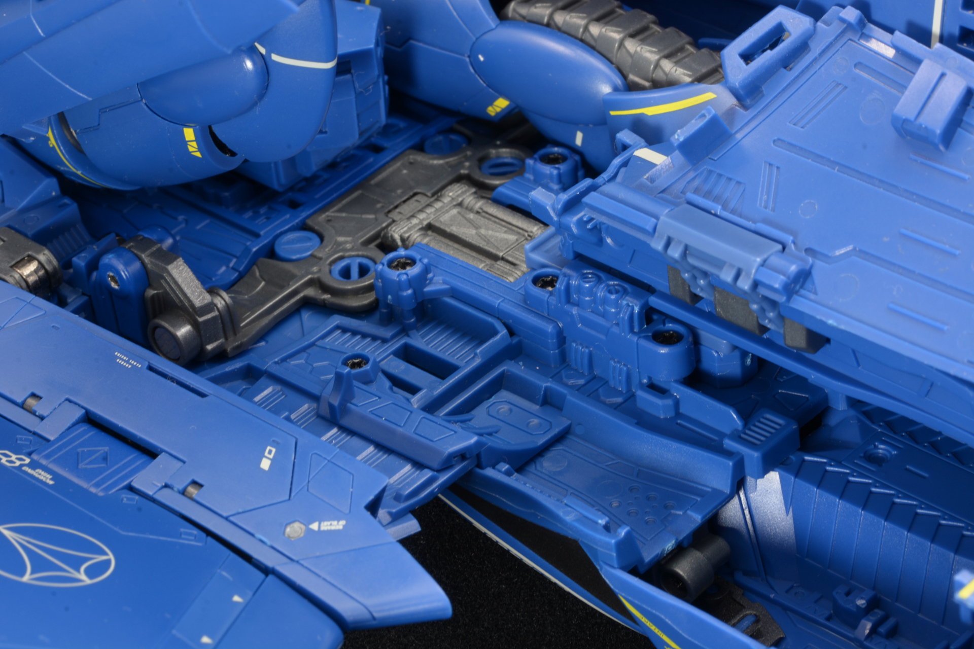 変形時に見える内部ディテールは本商品用にデザインされた