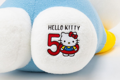 大きさは全長約70cm（りんご約5個分）！ 「ハローキティ50周年記念