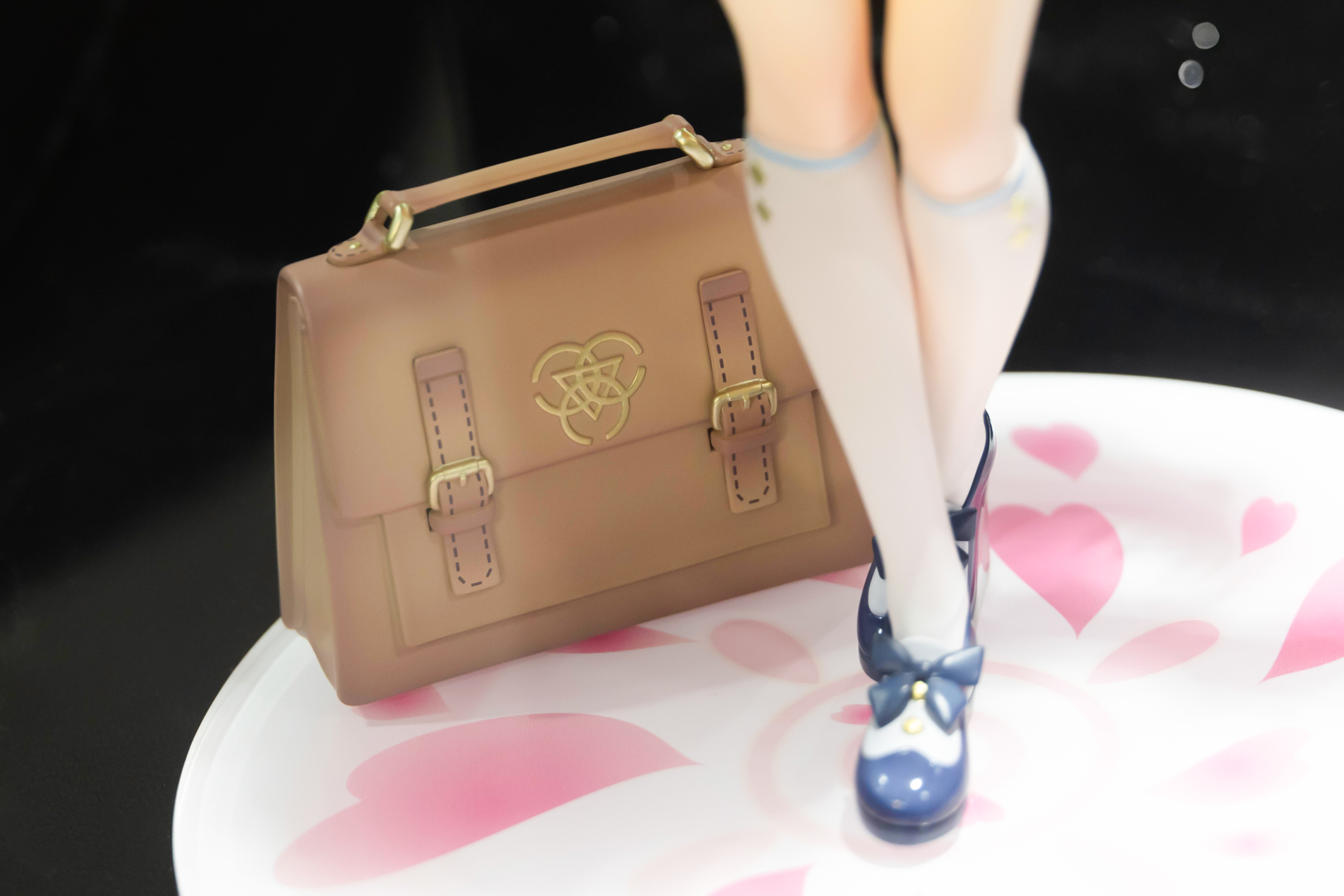 少し大きめのカバンも付属している