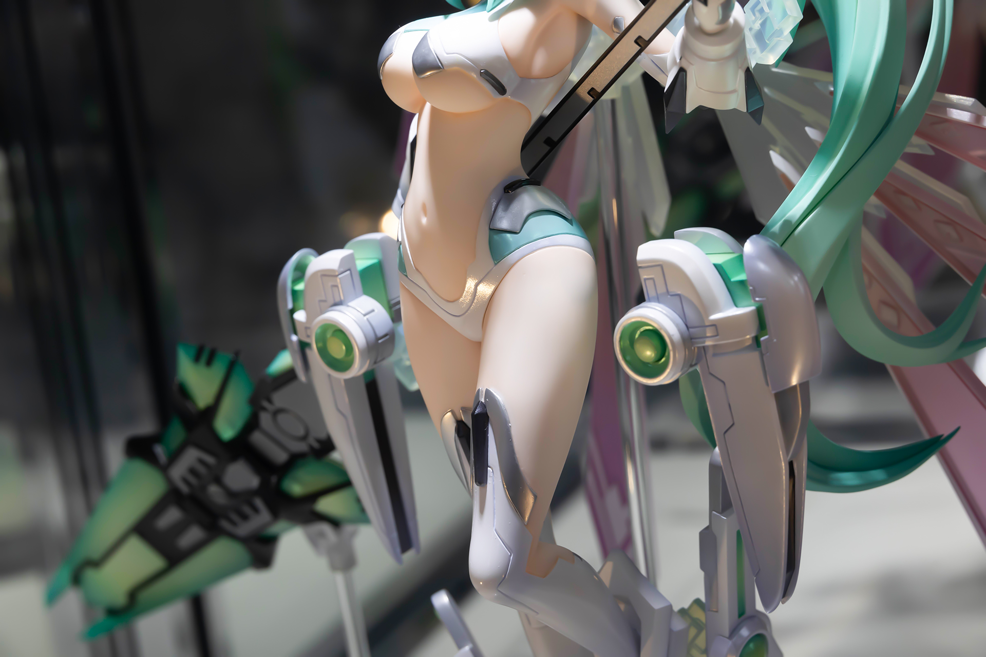 メカと美女の美しすぎる組み合わせ！