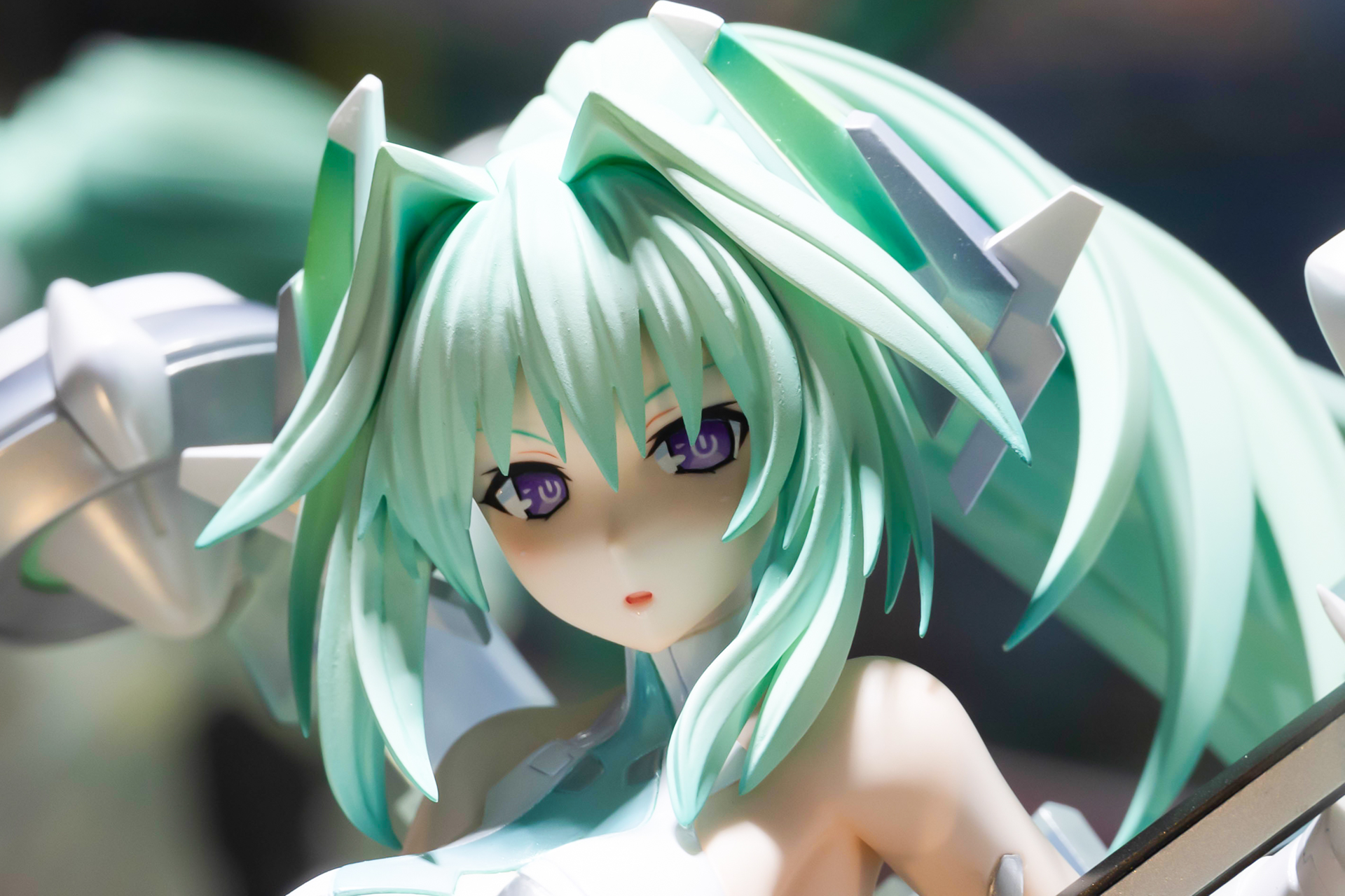 イメージ通り、クールな表情をしたグリーンハート