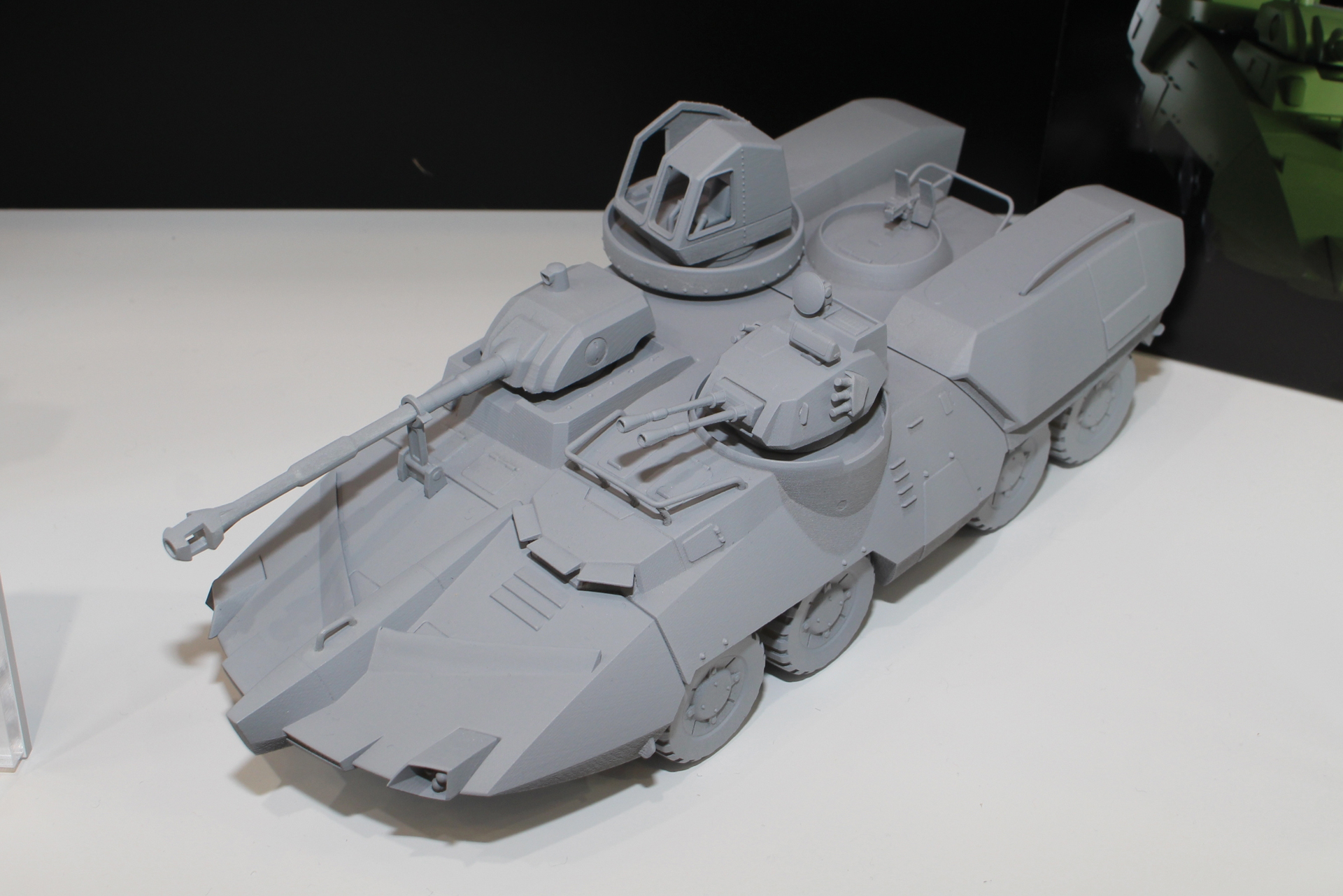 「MODEROID キャリア・ビーグル」。全長23cmで、ゴーグよりも大きい