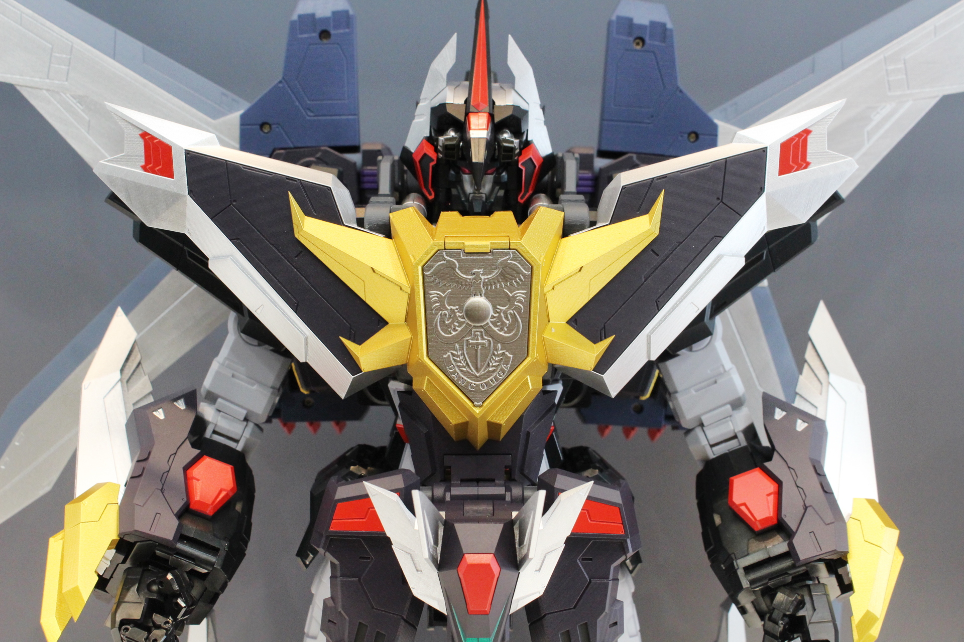 分離変形したダイリューガがダンクーガと合体し、アルティメットダンクーガとなる