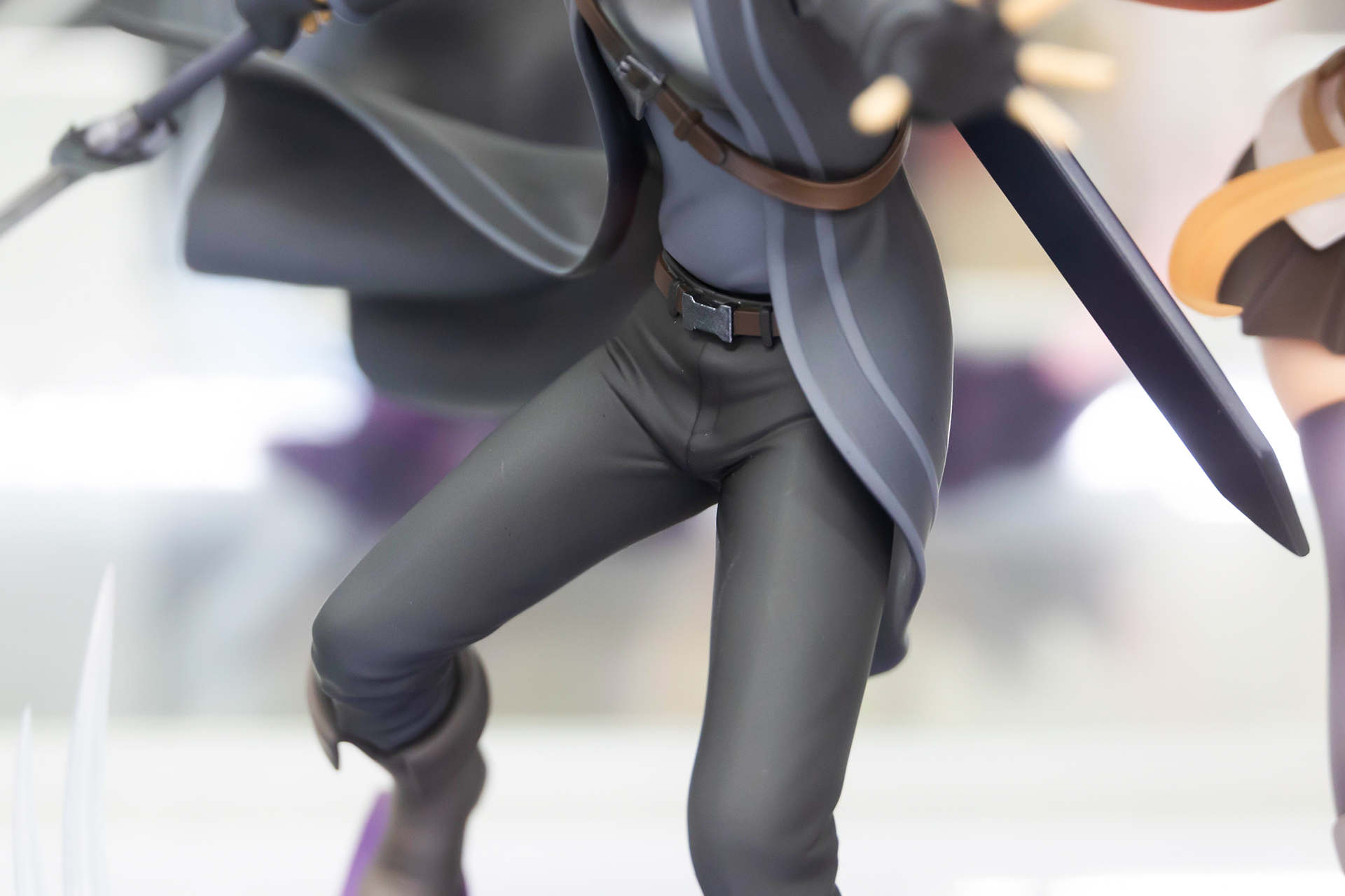 ズボンの細かいしわもしっかりと再現されている