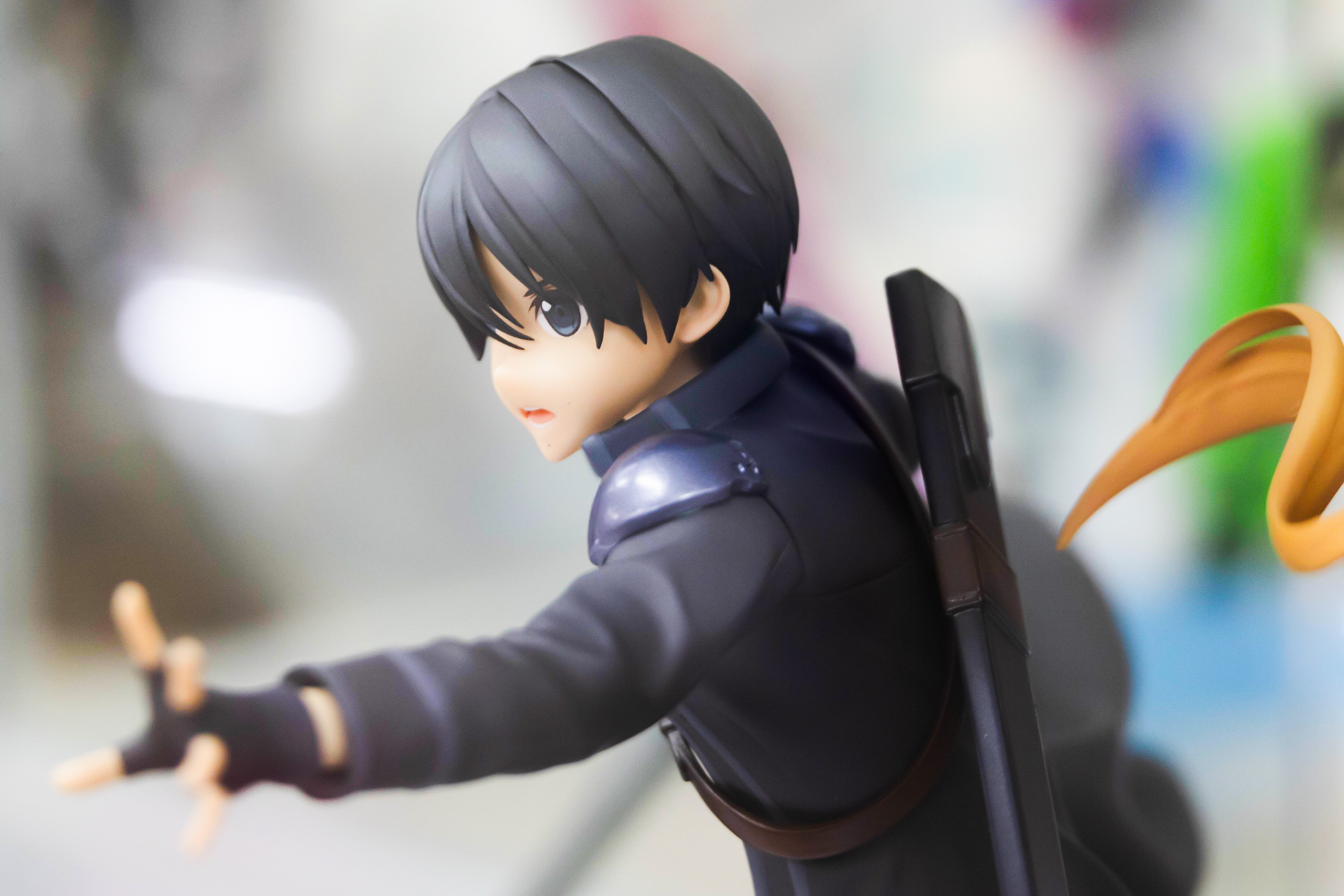 背中には剣をしまっておくための鞘が付けられている