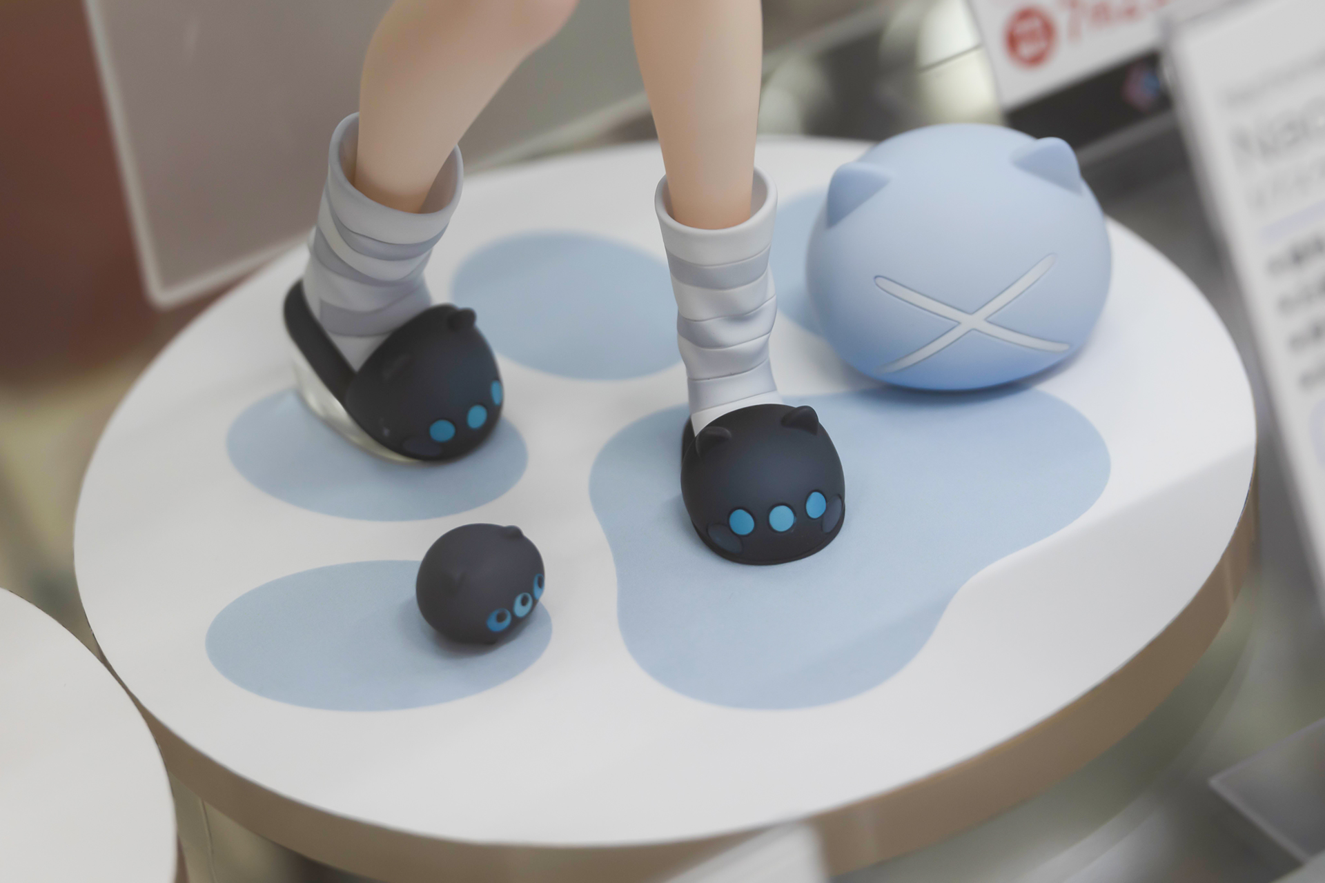 よく見ると足元にも「へんにゃの」が!?