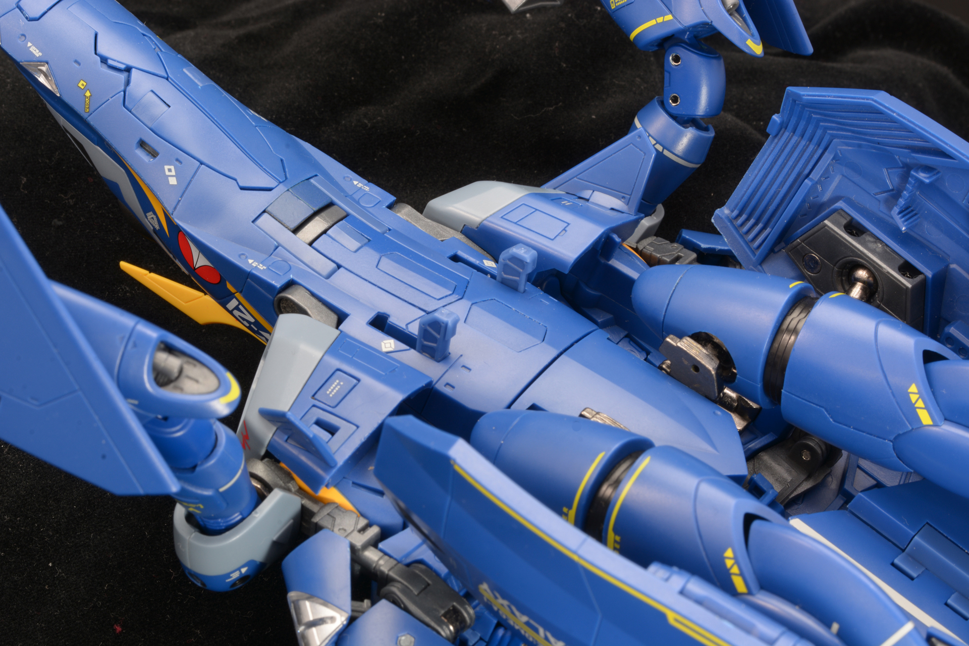 胴体部のツメを出す