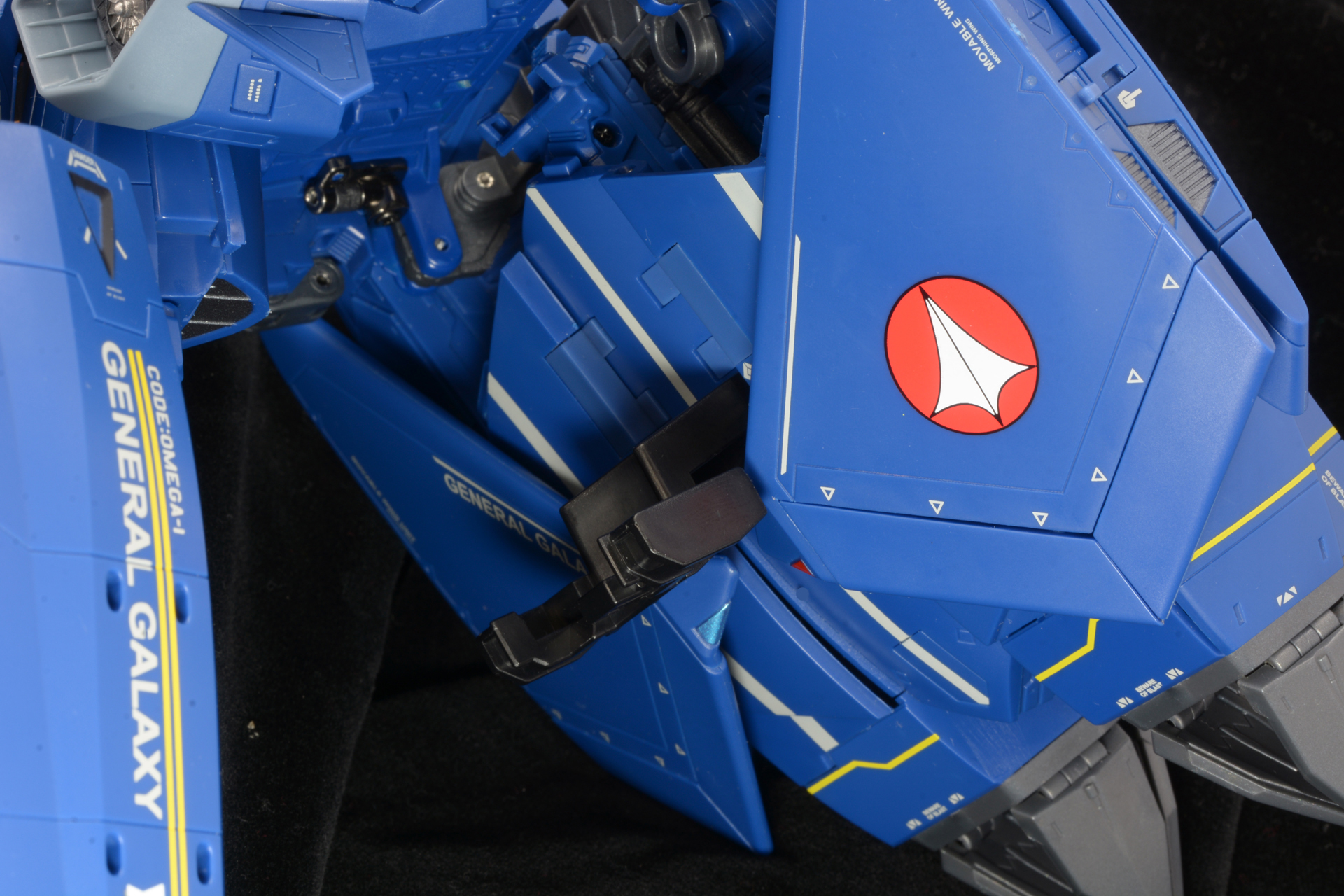 バックパック内側に「バトロイド用ジョイント」を挿入する